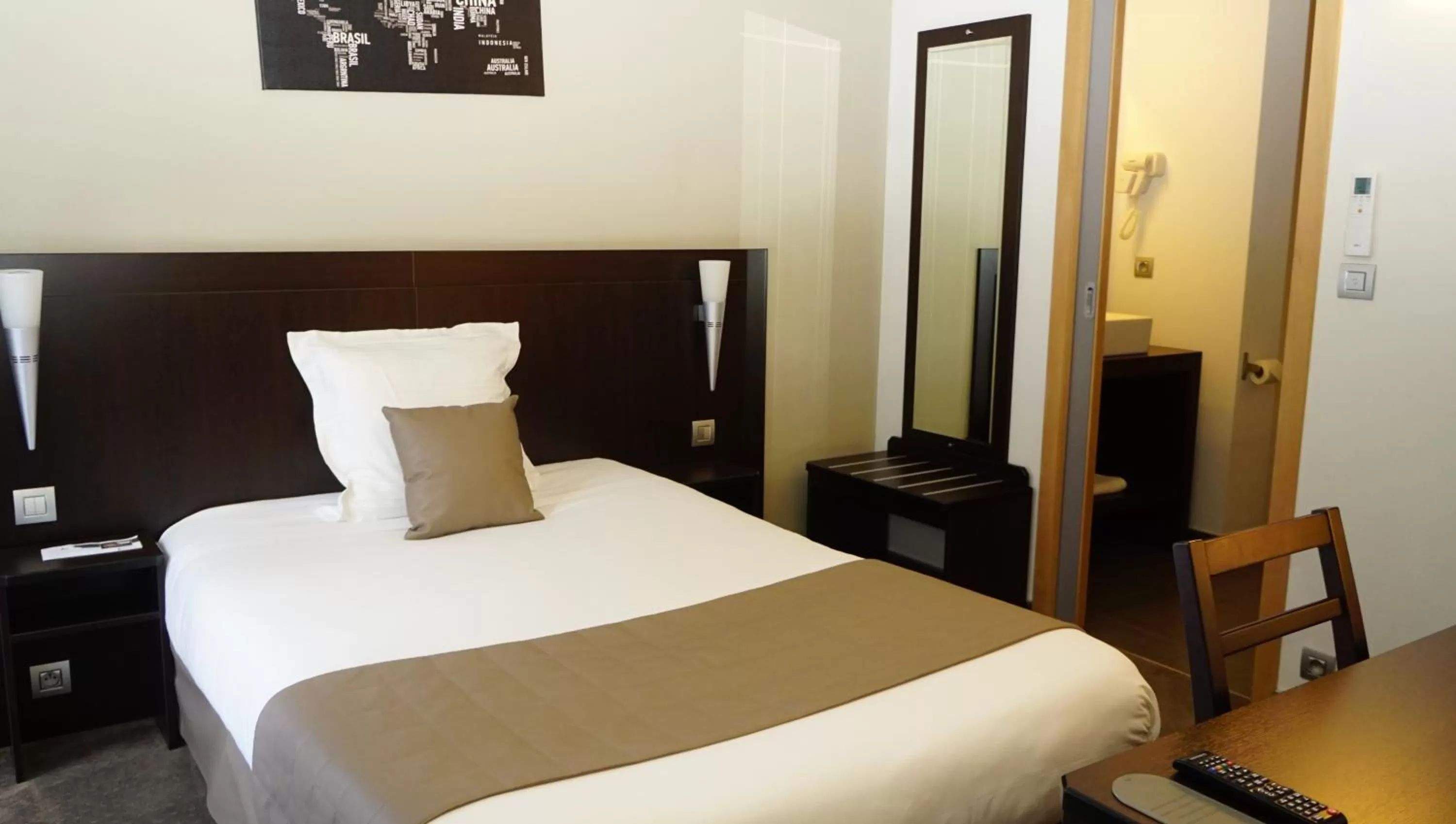 Bed in Hotel Saint Daniel