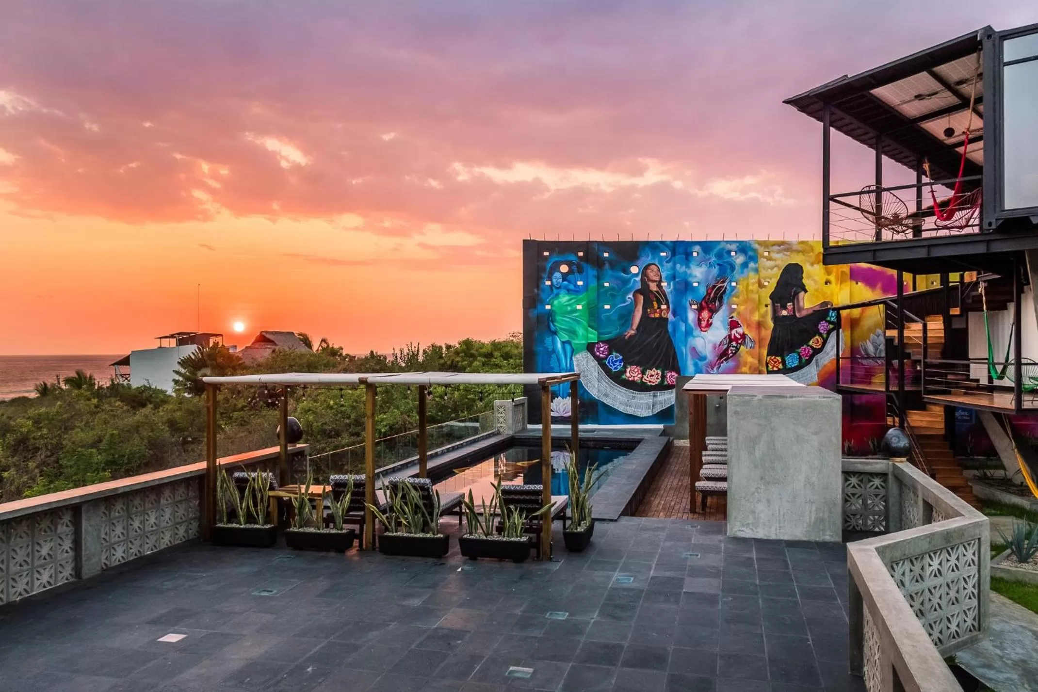 Patio in Cabane Container Boutique Hotel