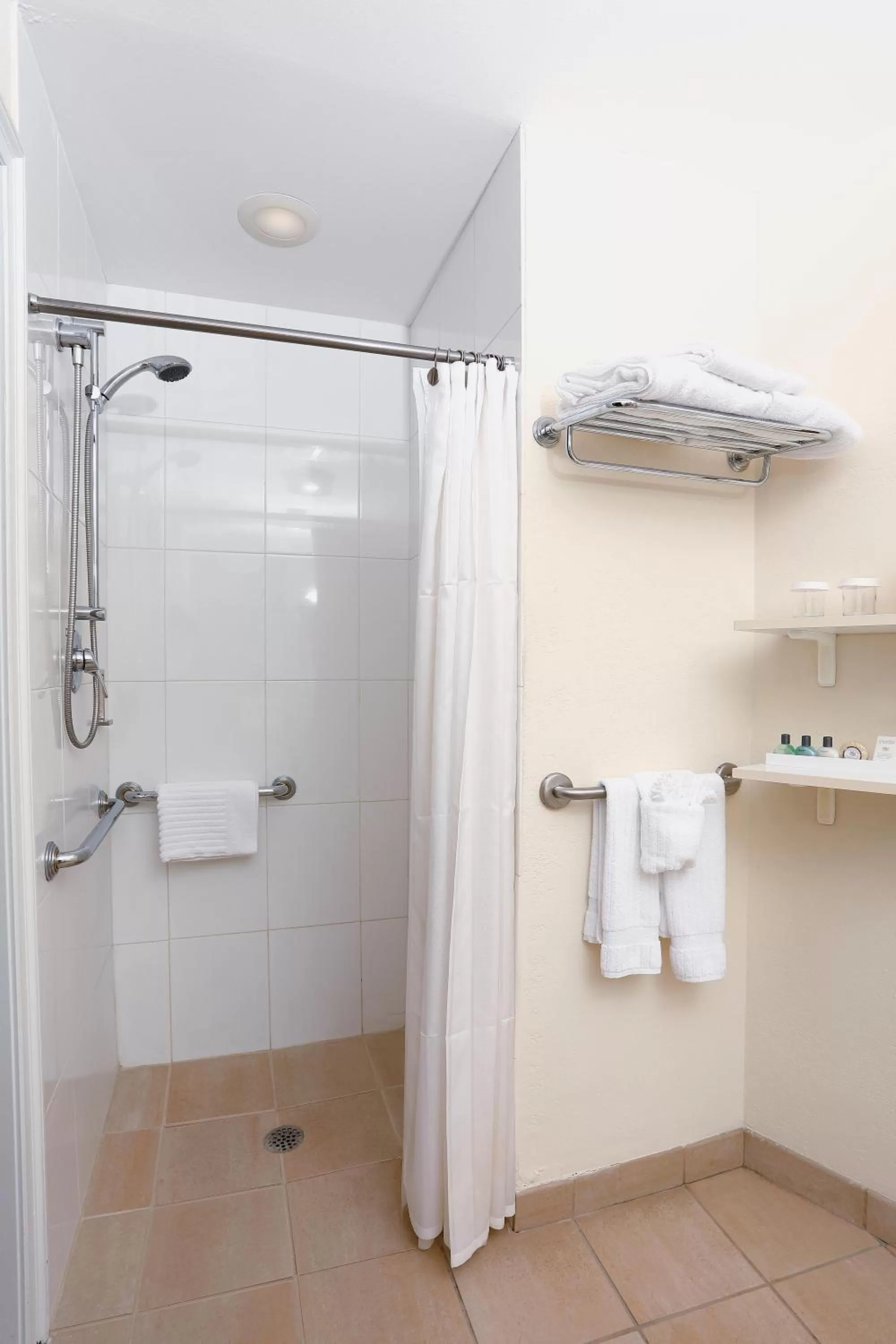 Bathroom in Sea View Hotel