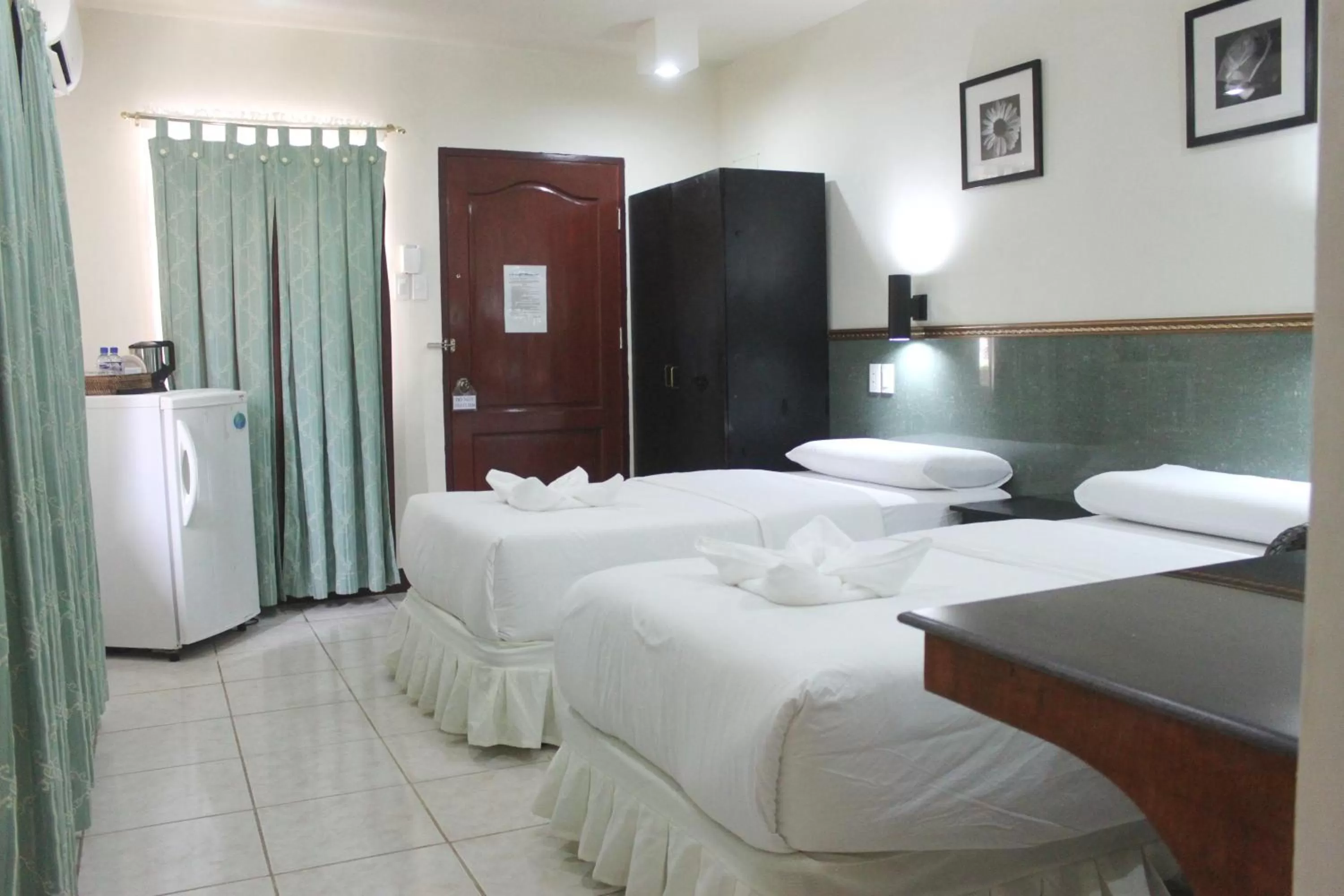 Photo of the whole room in Lost Horizon Beach Dive Resort