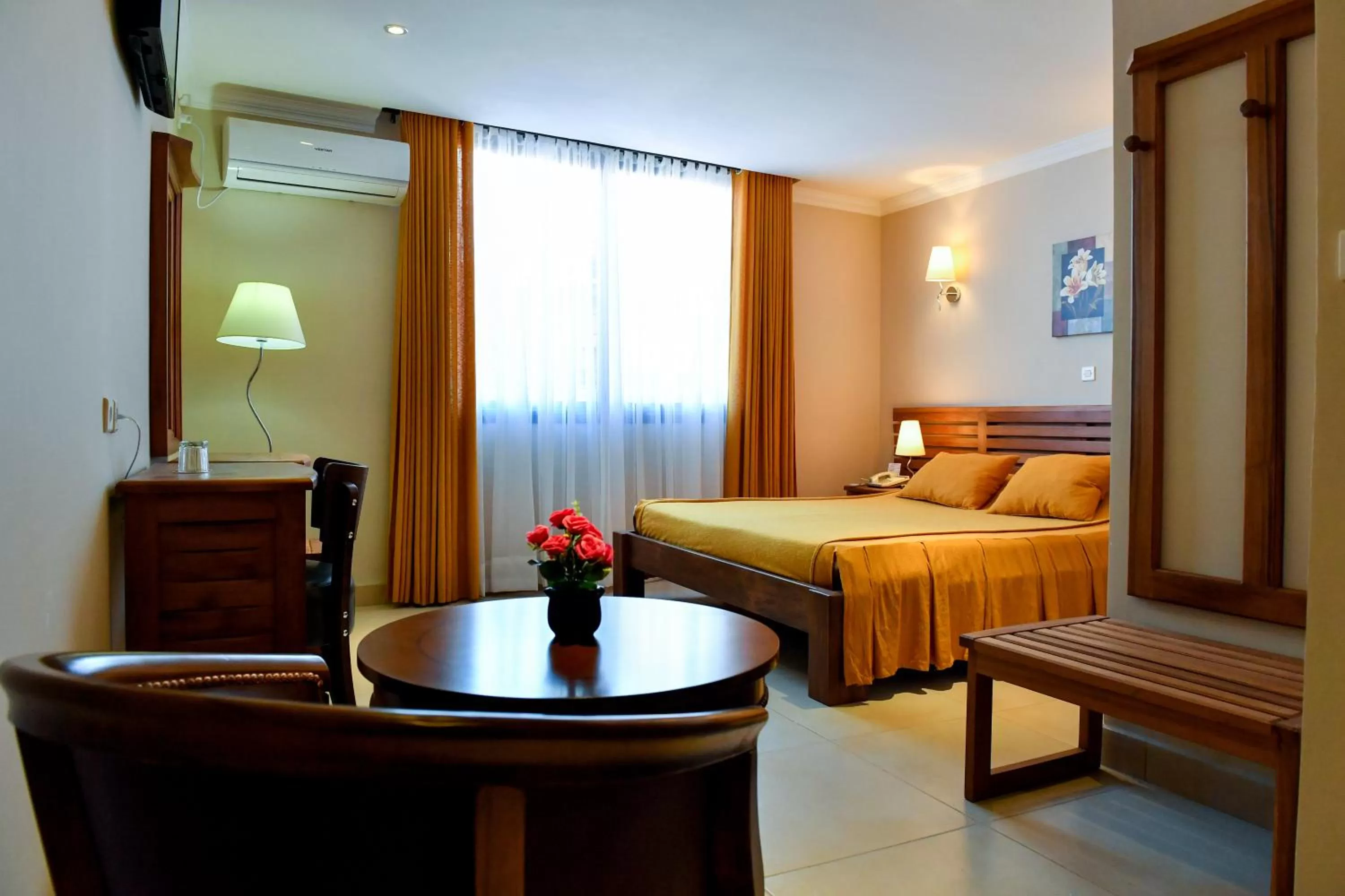 Shower, Bed in Anjary Hotel Antananarivo