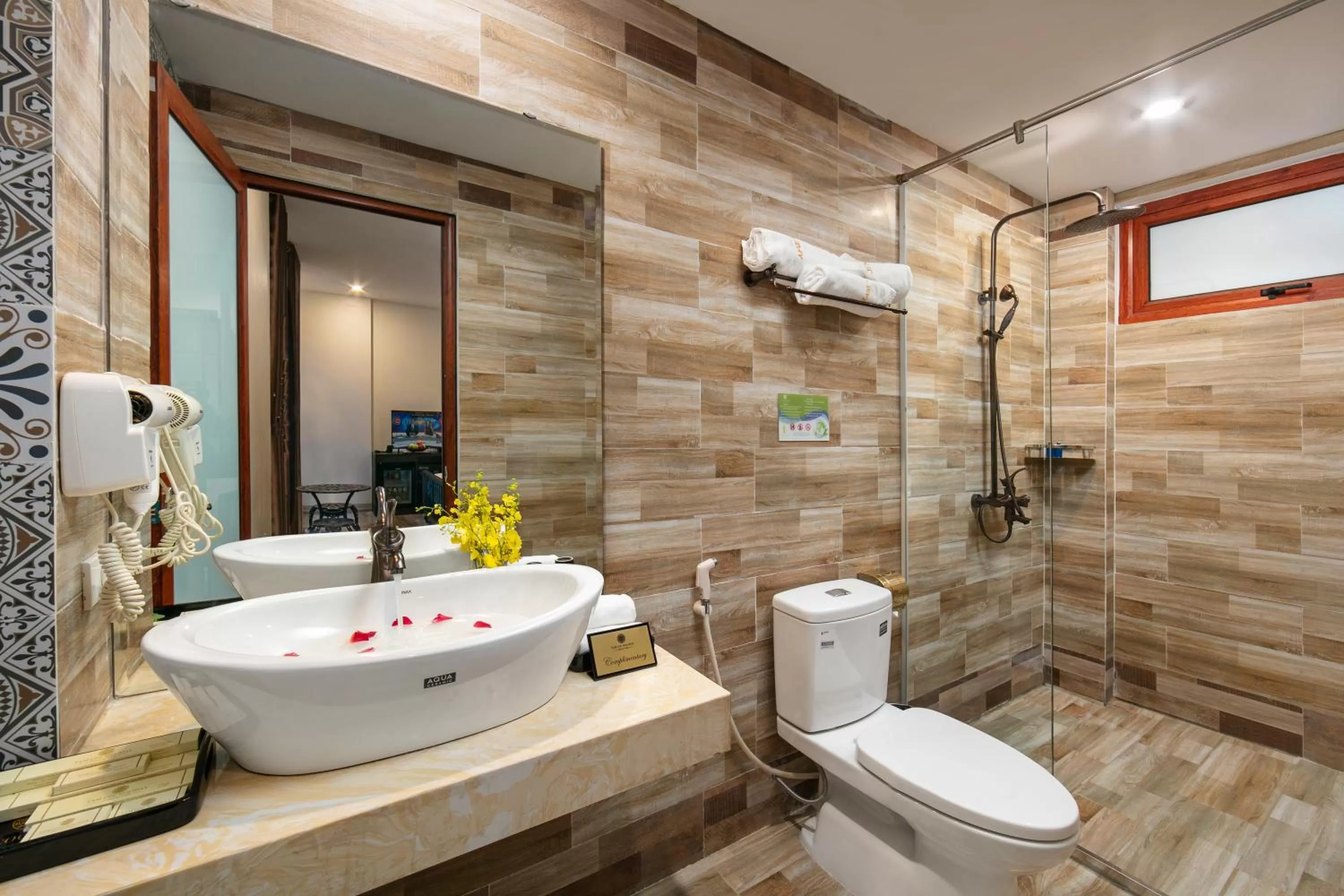 Shower in Tam Coc Holiday Hotel & Villa