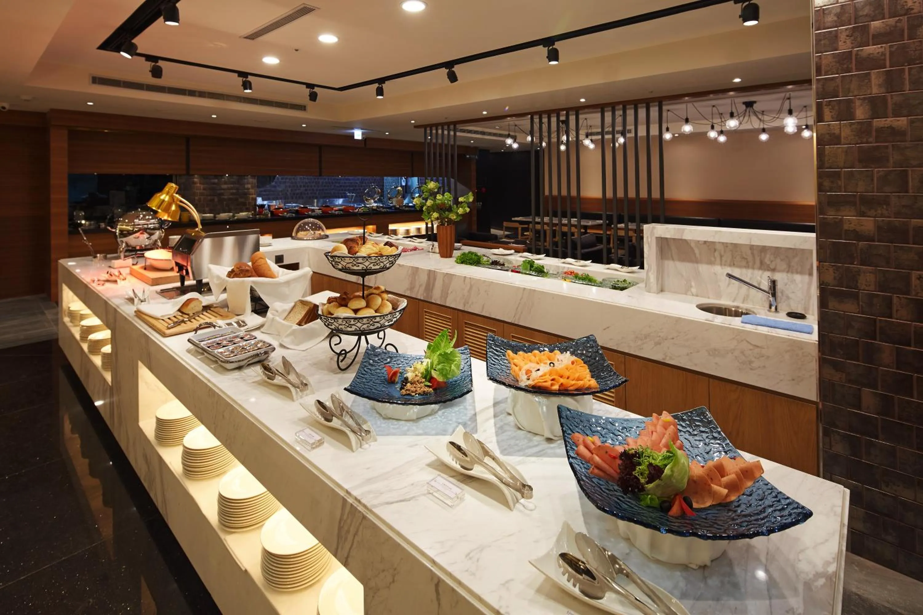 Restaurant/places to eat in La Vida Hotel