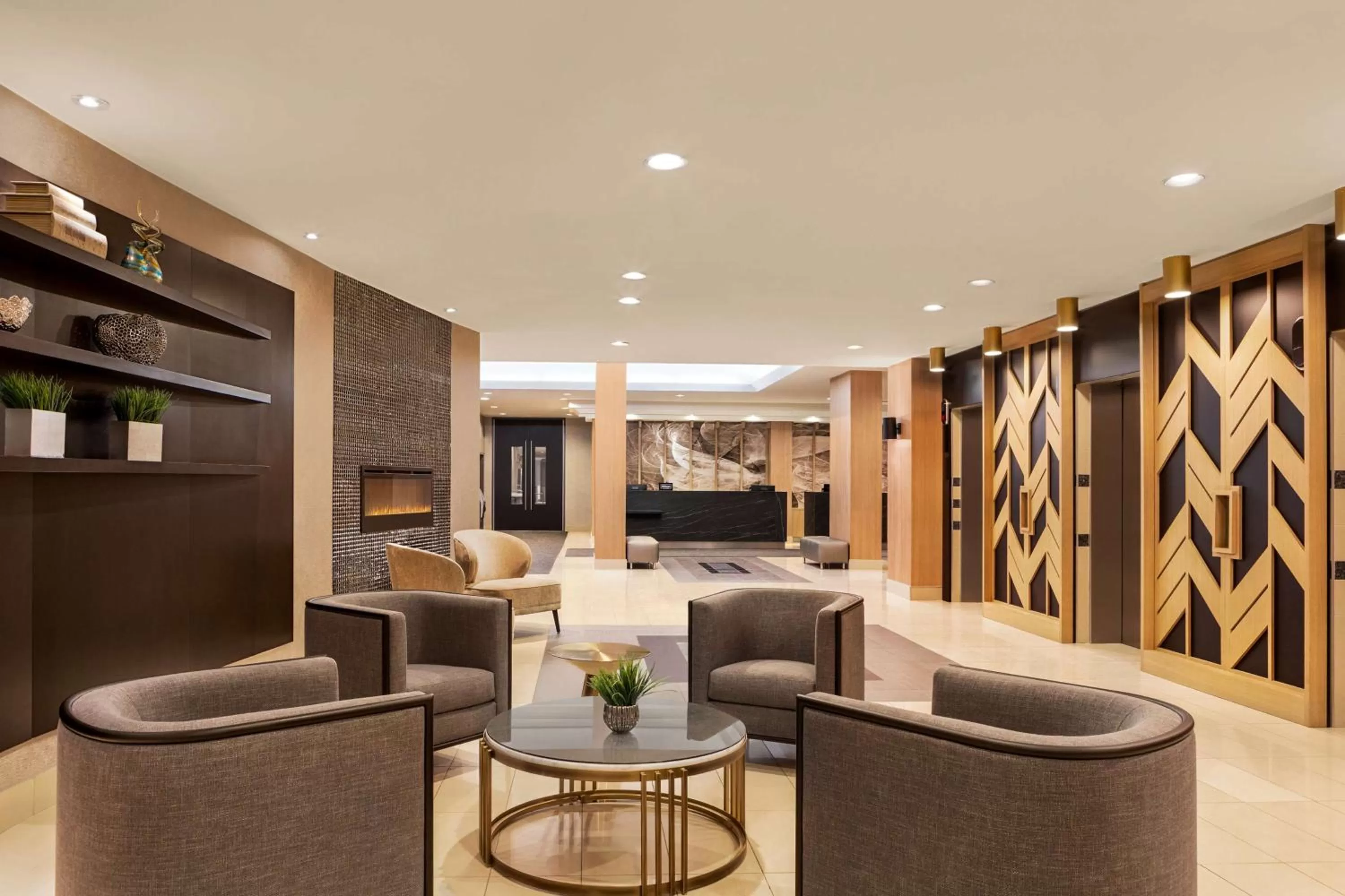 Lobby or reception in Doubletree By Hilton Pointe Claire Montreal Airport West