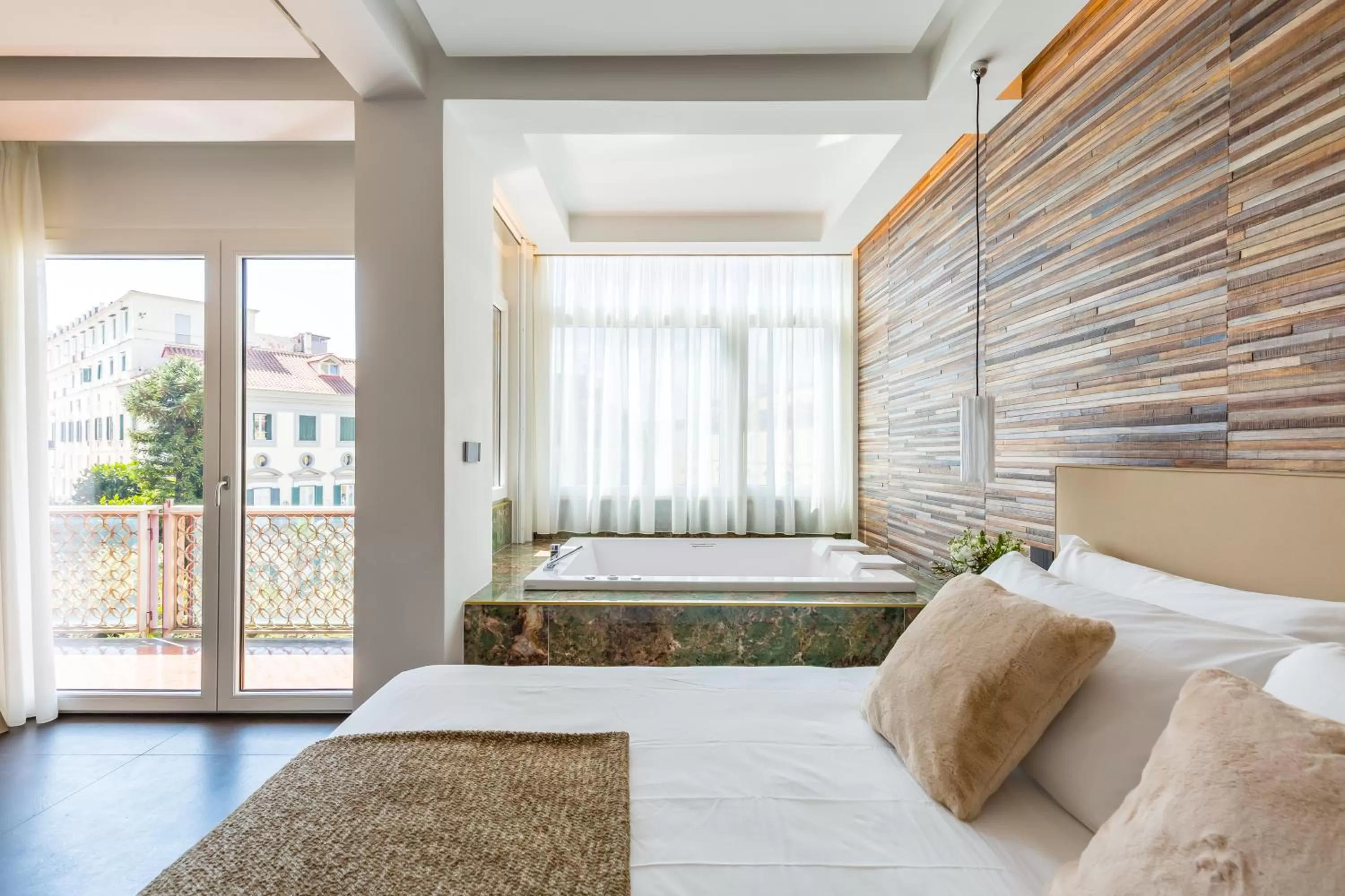 Bed in Dei Martiri Suite