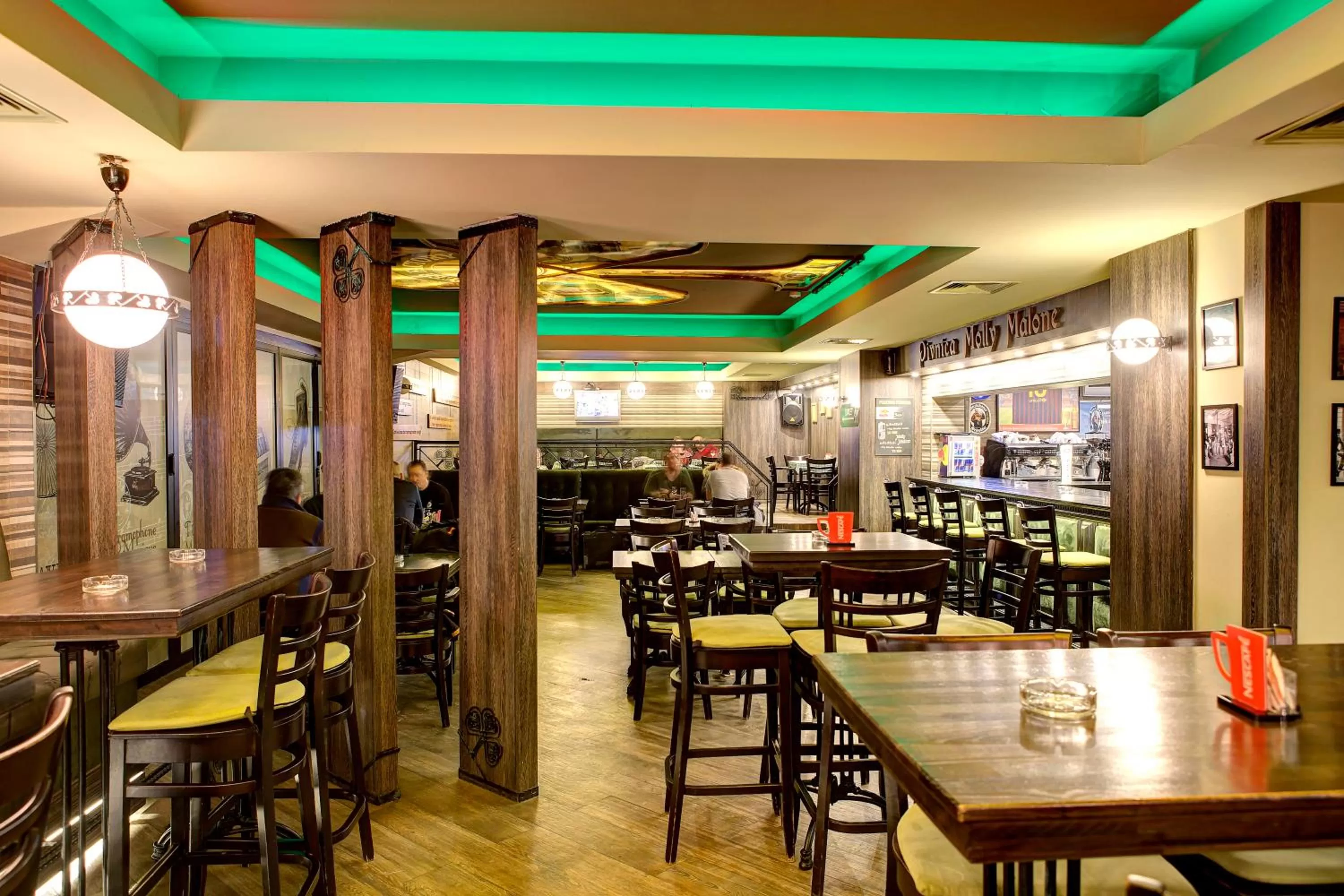 Restaurant/places to eat in Hotel Le Pont