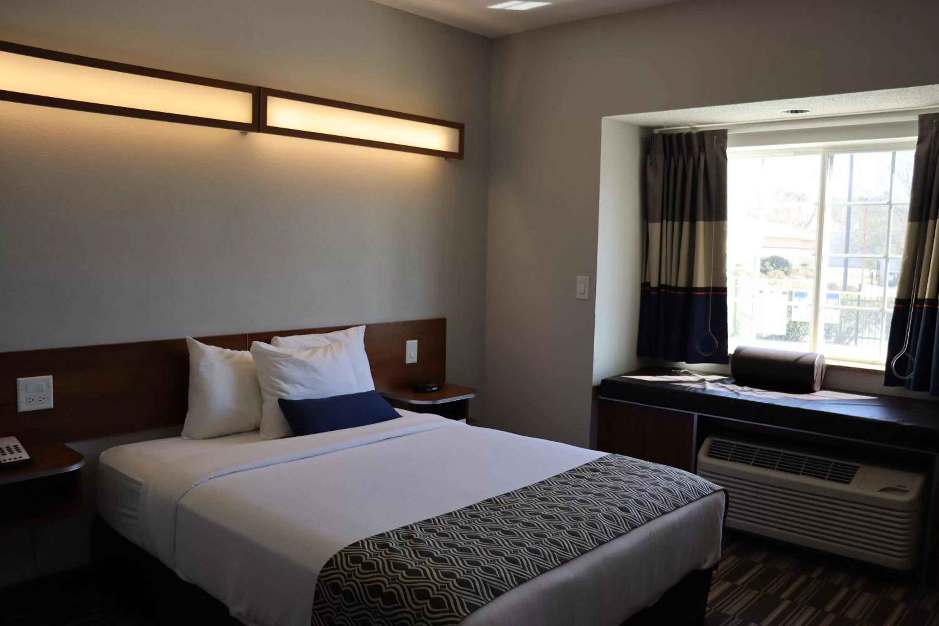 Bedroom, Bed in Microtel Inn & Suites by Wyndham Columbus Near Fort Moore