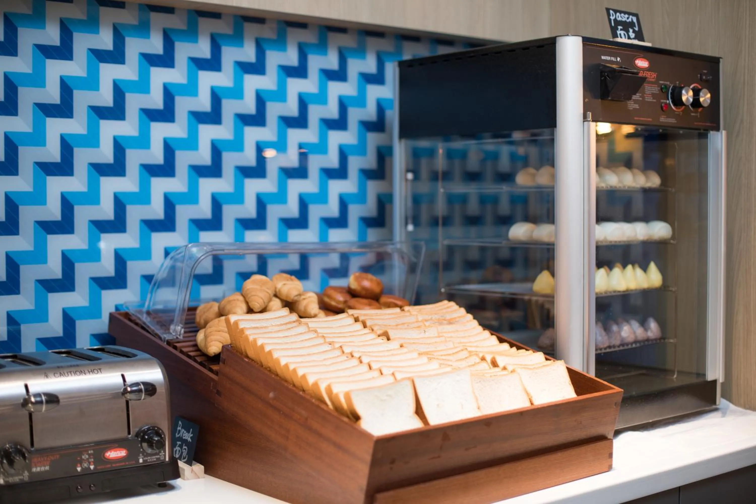 Breakfast in Holiday Inn Express Beijing Shijingshan Lakeview by IHG