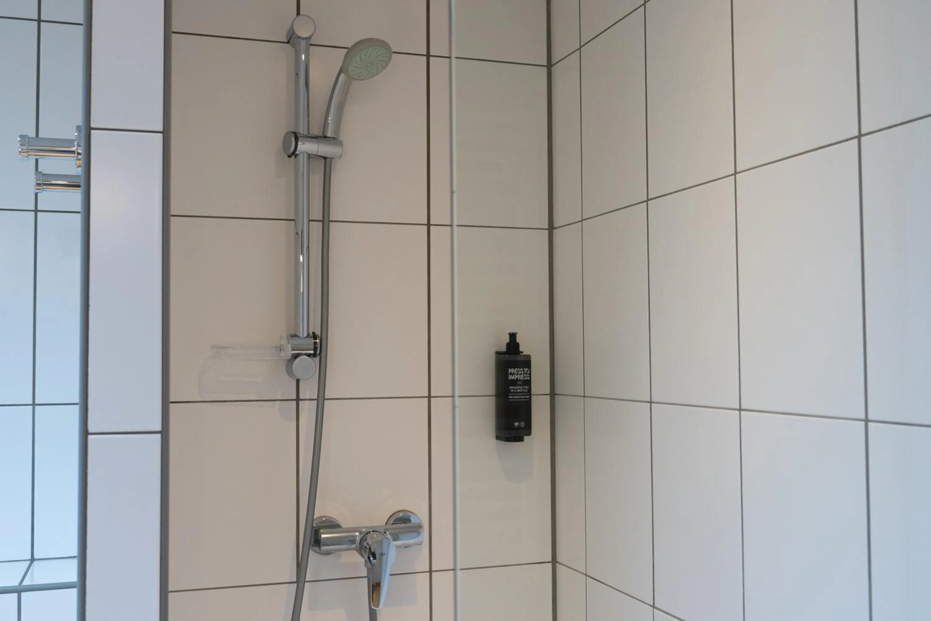Shower in ibis Styles Nancy Centre Gare