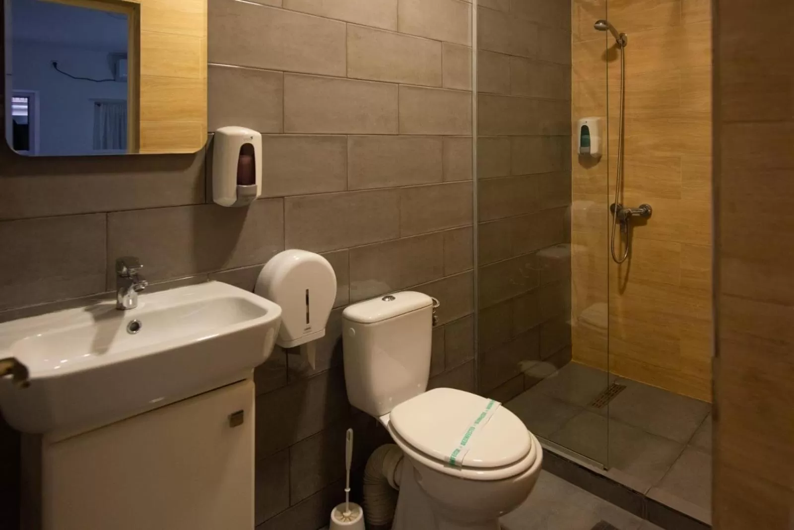 Shower in Carnival City Hotel Oradea