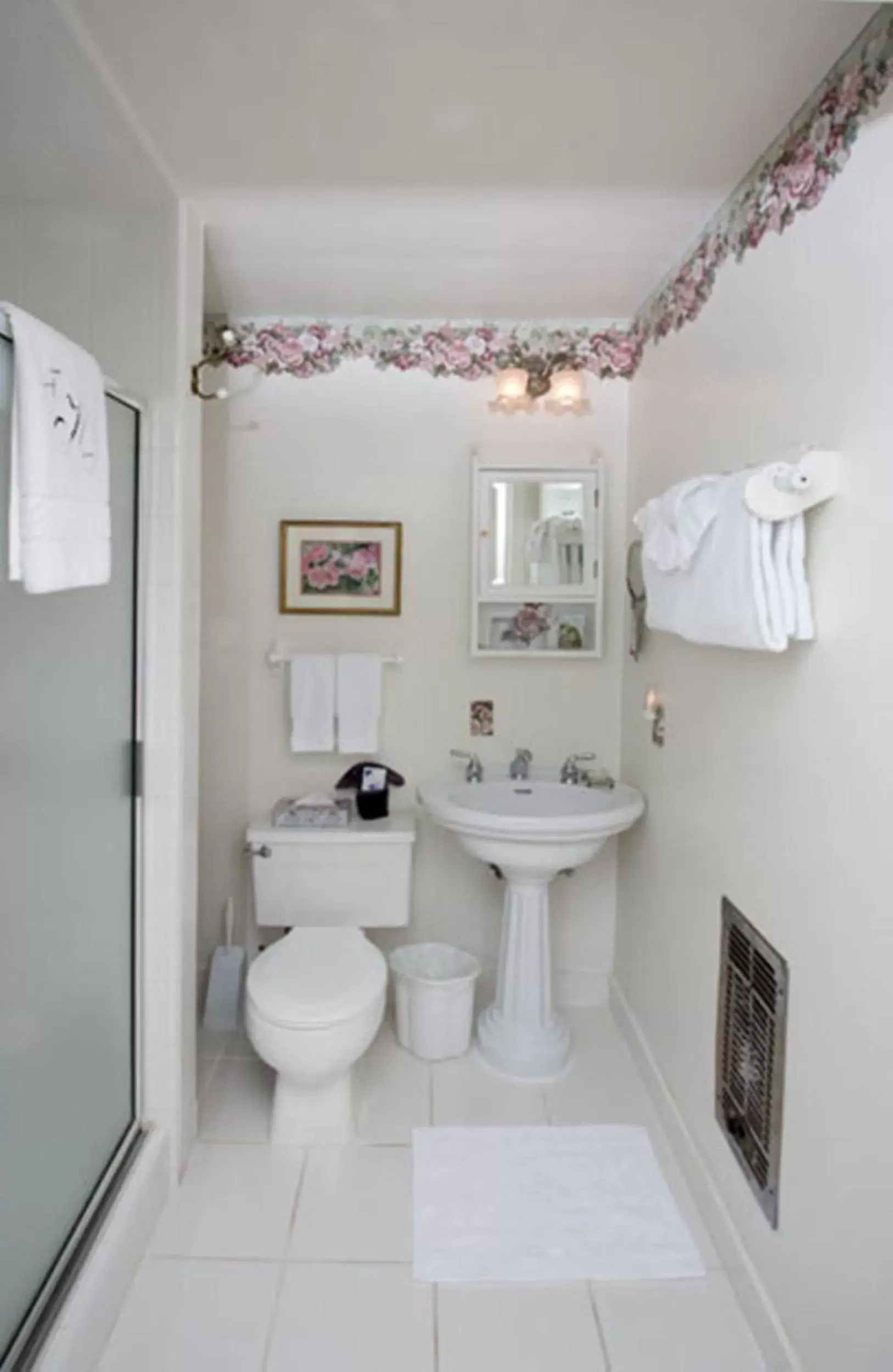 Annie's Room - Standard Queen in Headlands Inn Bed and Breakfast Annie's Room - Standard Queen in Headlands Inn Bed and Breakfast