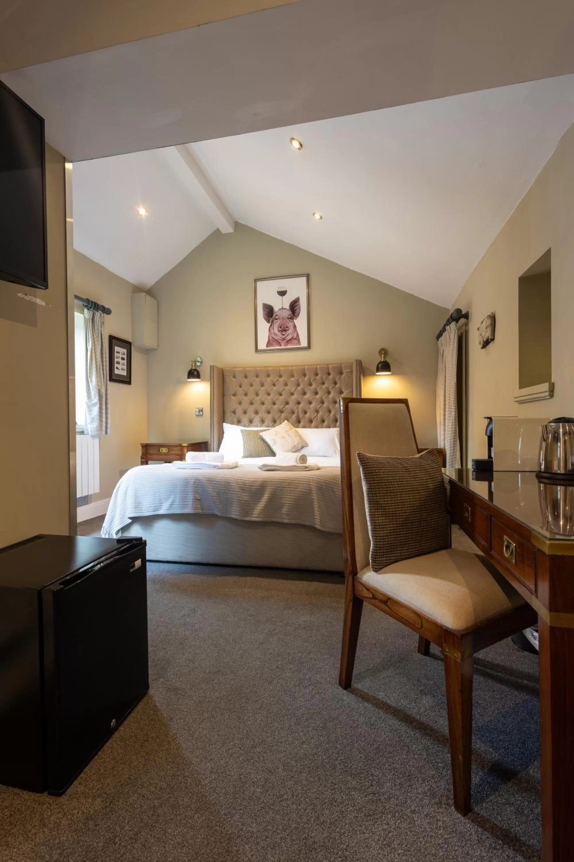 Bedroom, Bed in The Lower Buck Inn