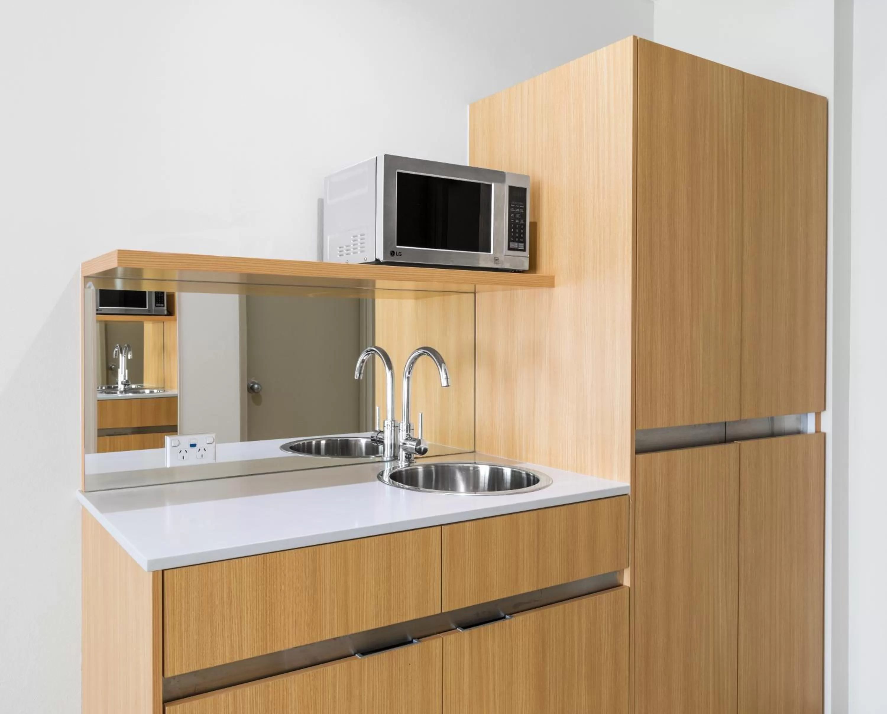 Superior Queen Room in Mercure Sydney Blacktown