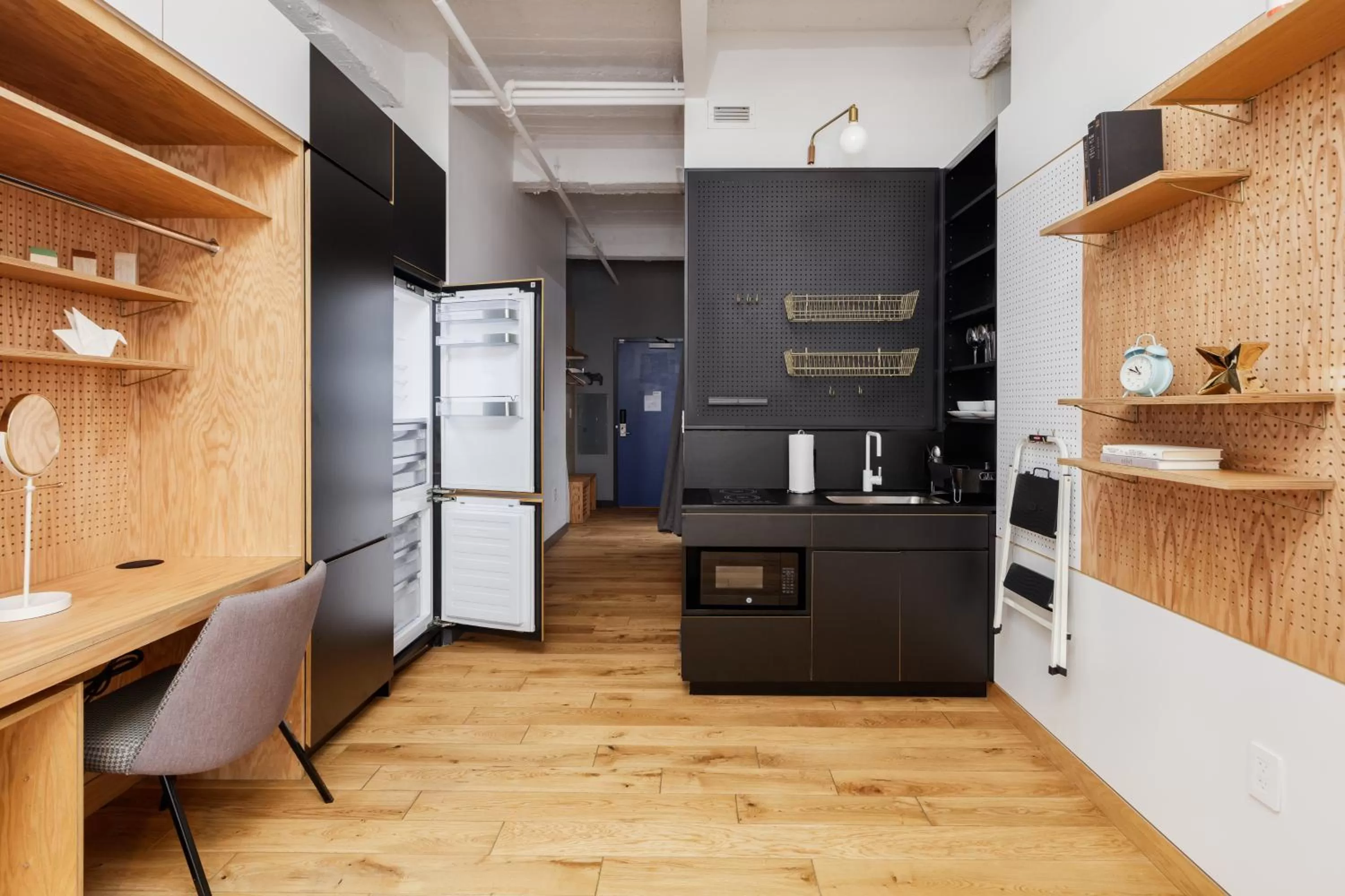 Kitchen or kitchenette in Placemakr Wall Street