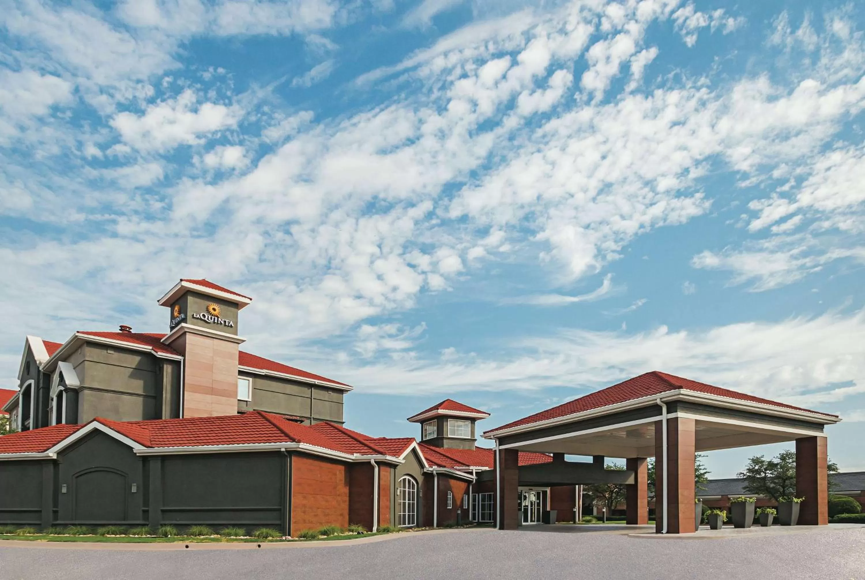 Property building in La Quinta by Wyndham Fort Worth City View