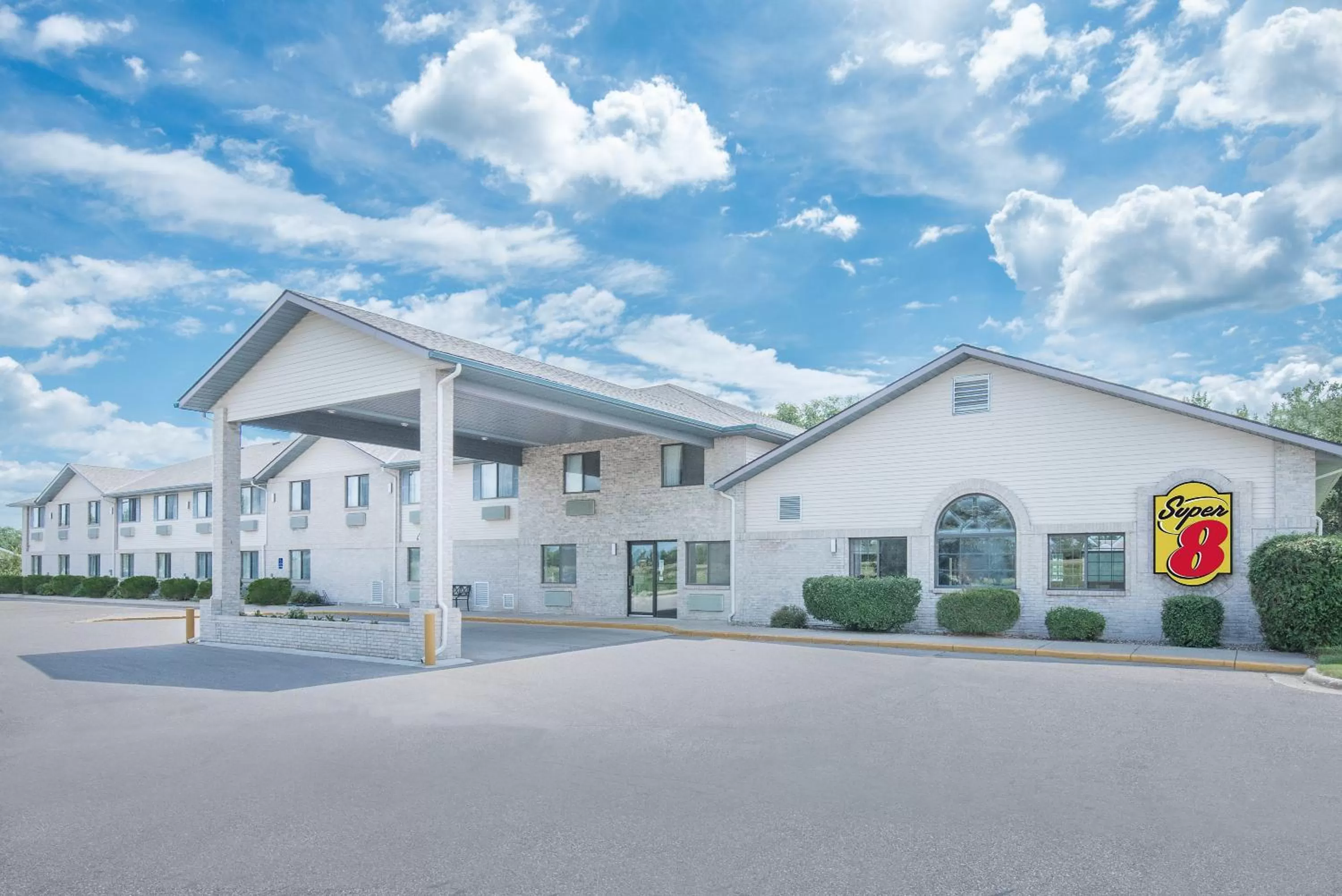 Property building in Super 8 by Wyndham Morris