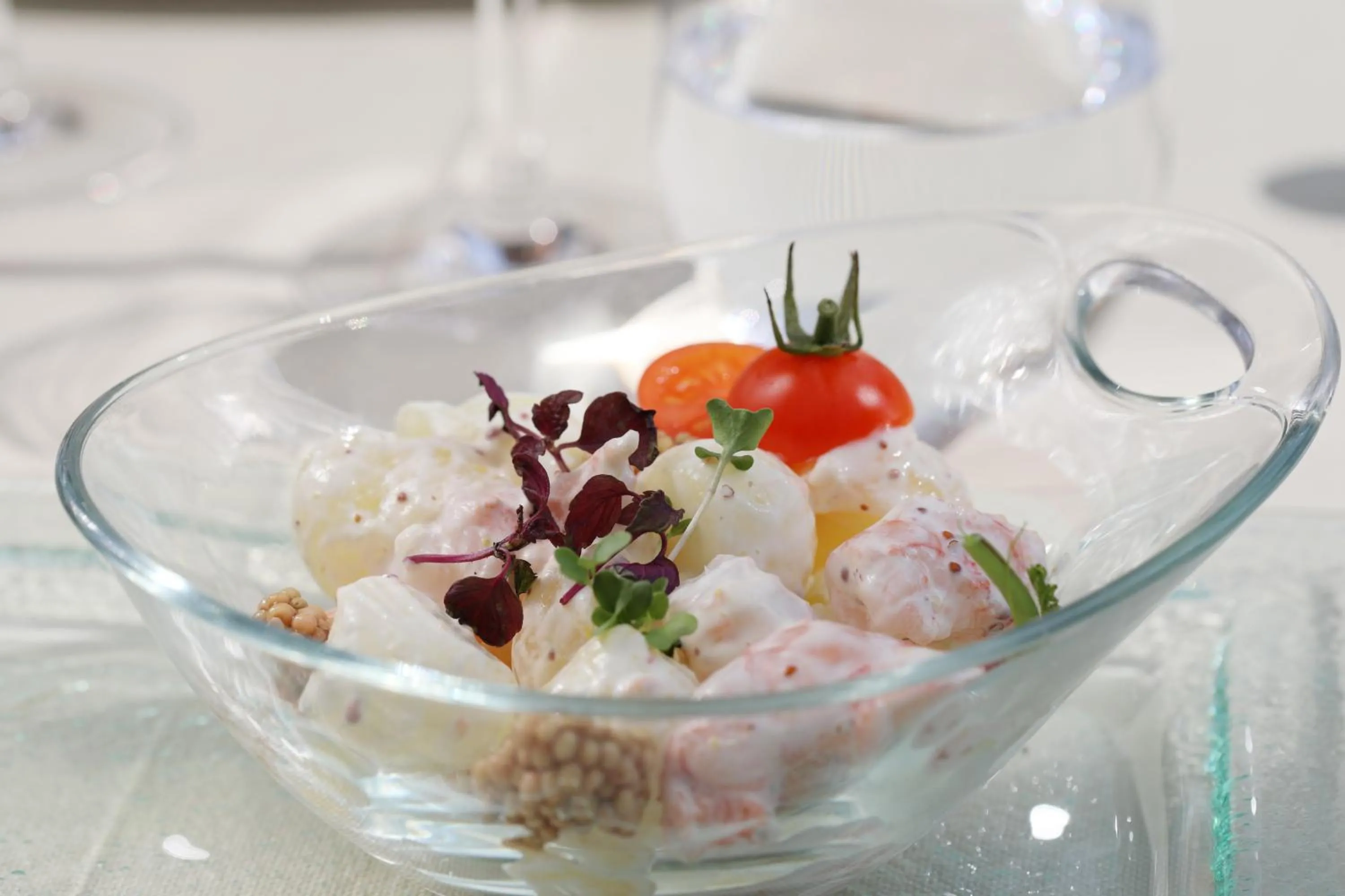 Food and drinks in Mon Port Hotel & Spa