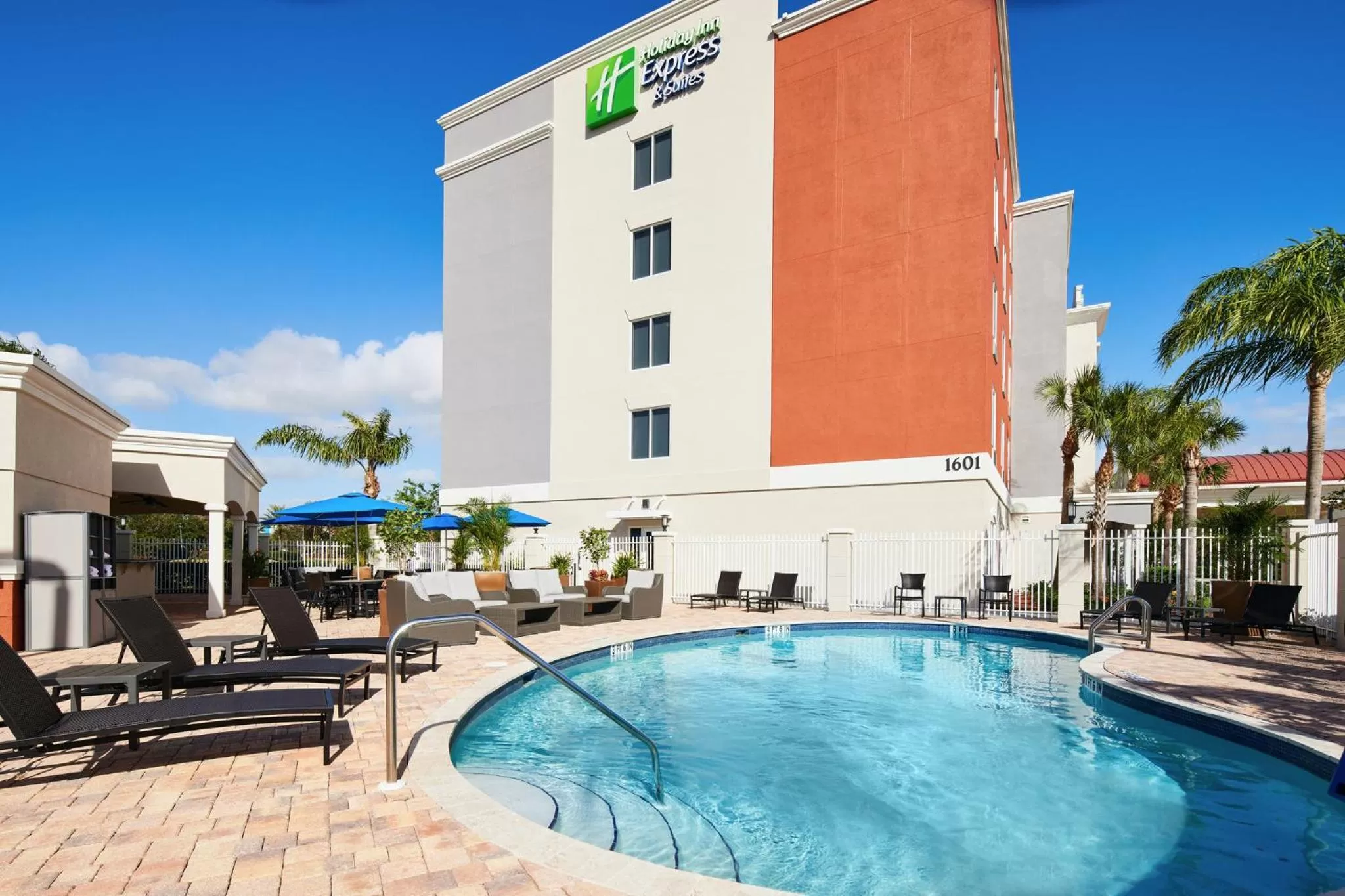 Swimming pool in Holiday Inn Express Hotel & Suites Port St. Lucie West by IHG
