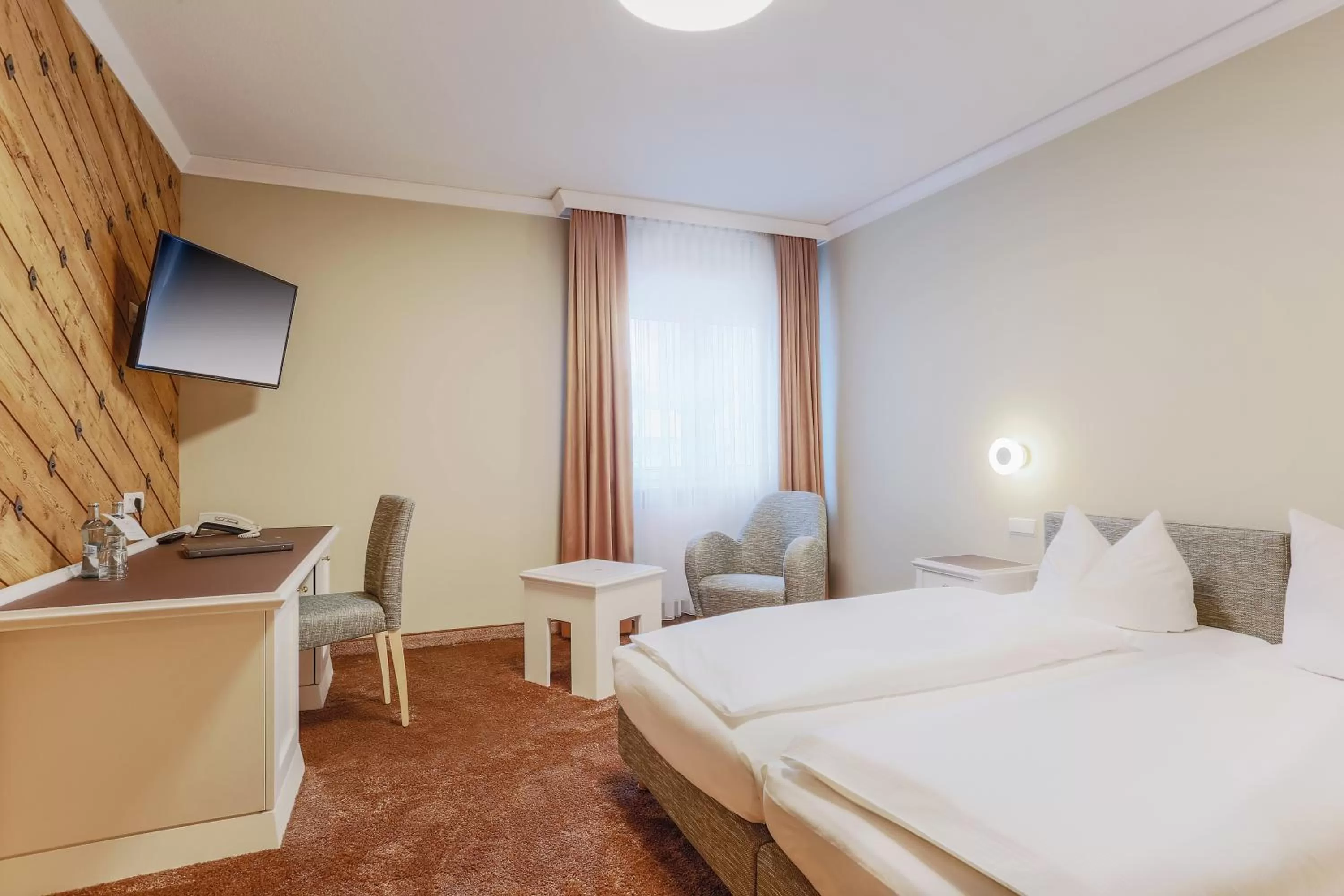 Photo of the whole room, Bed in Hotel - Restaurant Erich Rödiger