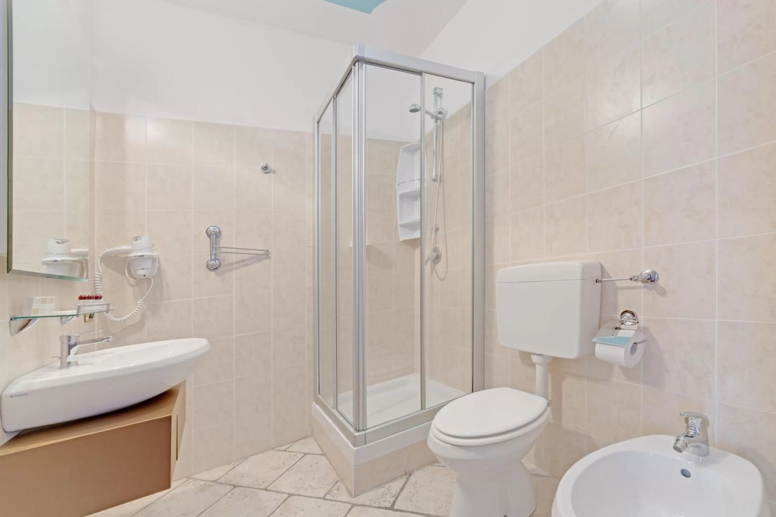 Toilet in Hotel Grotto Bagat