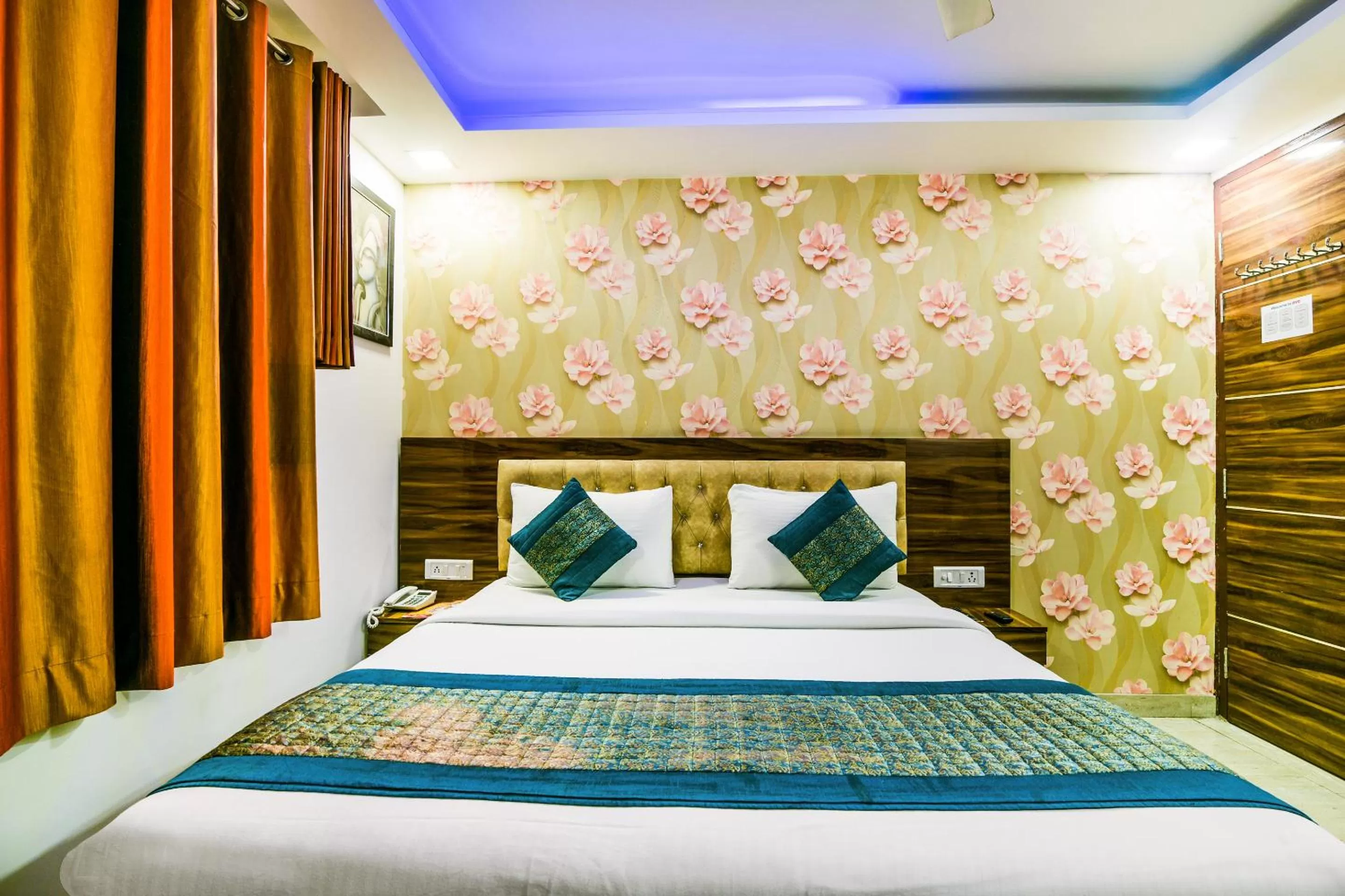 Bed in Hotel Pearl - Mahipalpur Delhi Airport