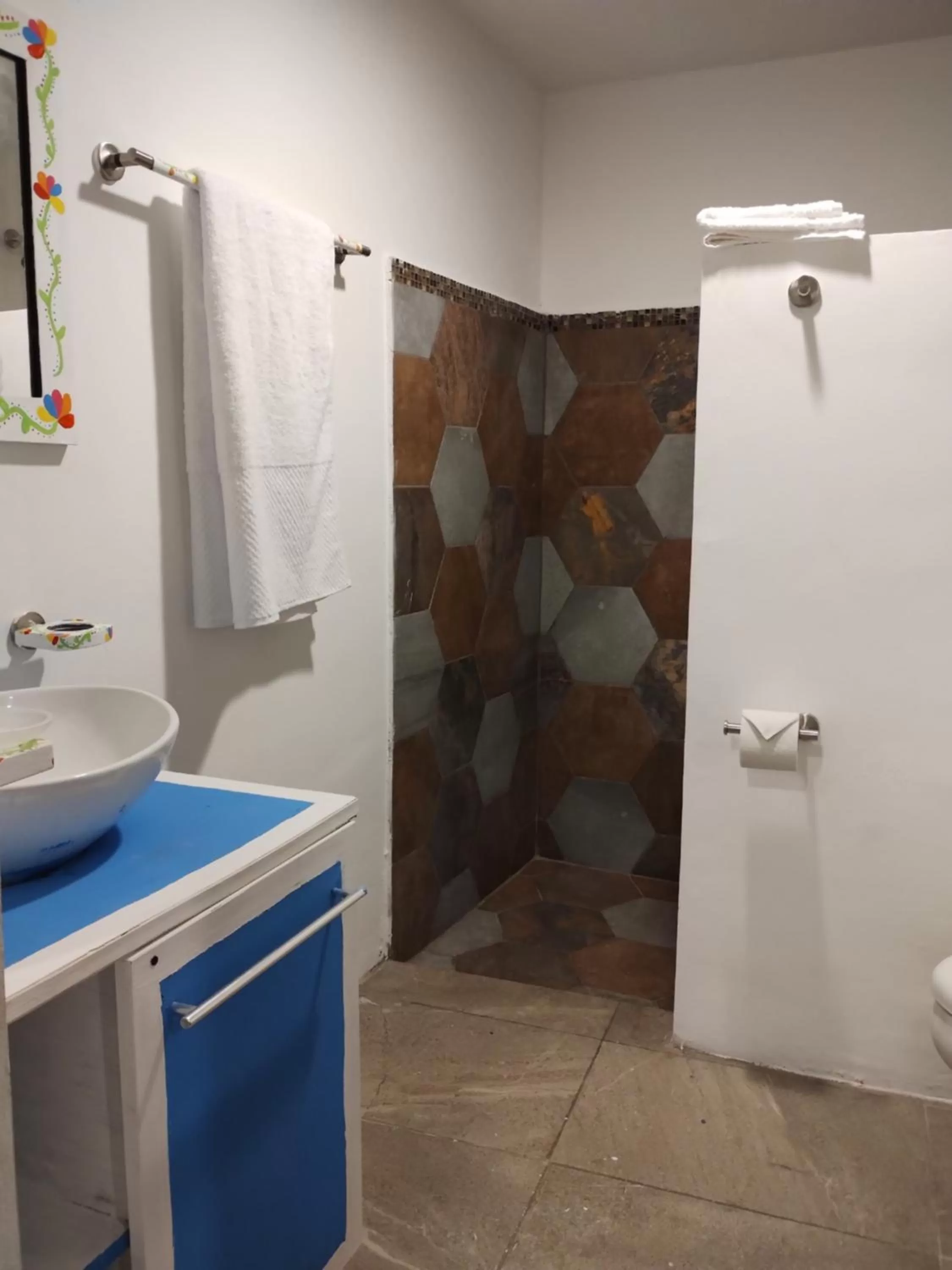 Bathroom in T´úubul K´iin Bed & Breakfast