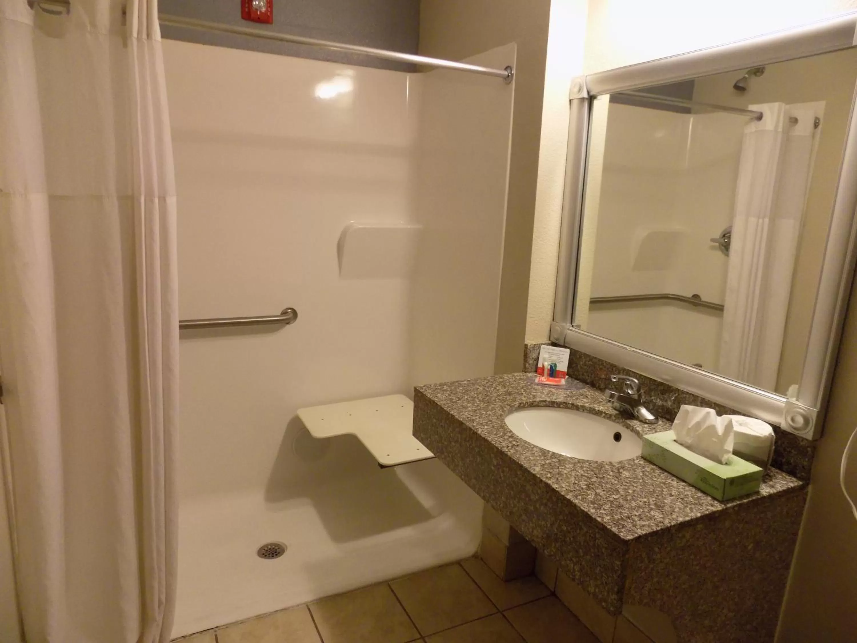 Shower in Econo Lodge Augusta West near Fort Gordon