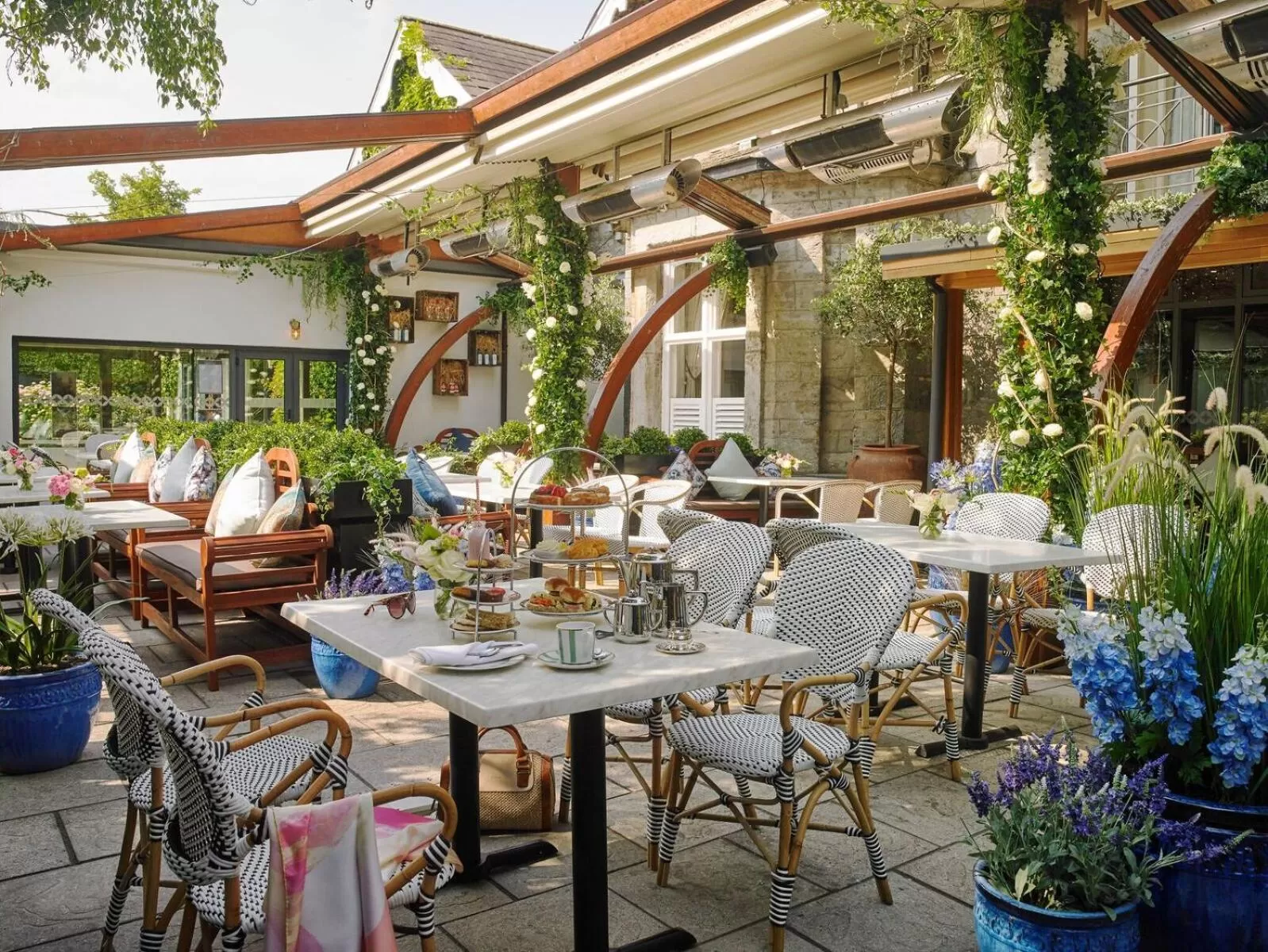 Patio in Newpark Hotel