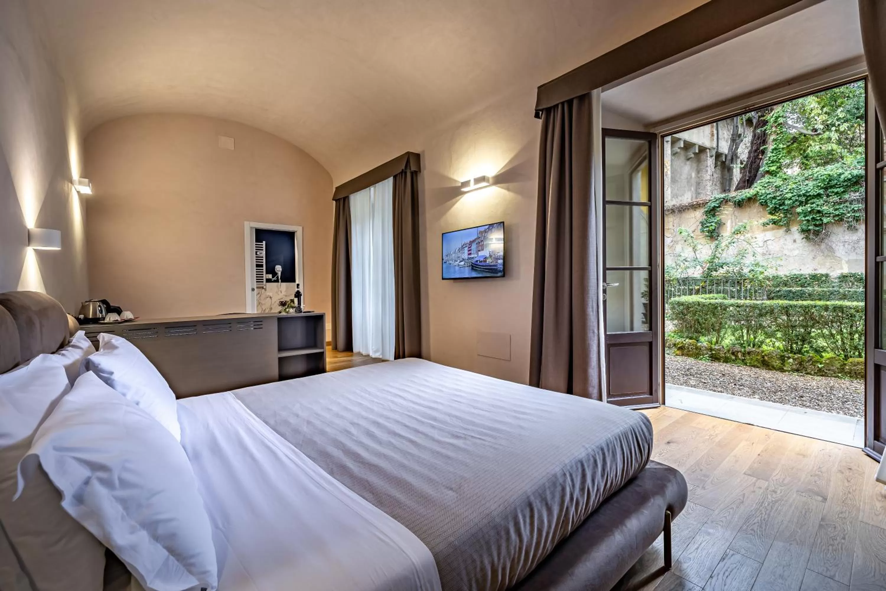 Bedroom, Bed in Hotel La Scaletta al Ponte Vecchio