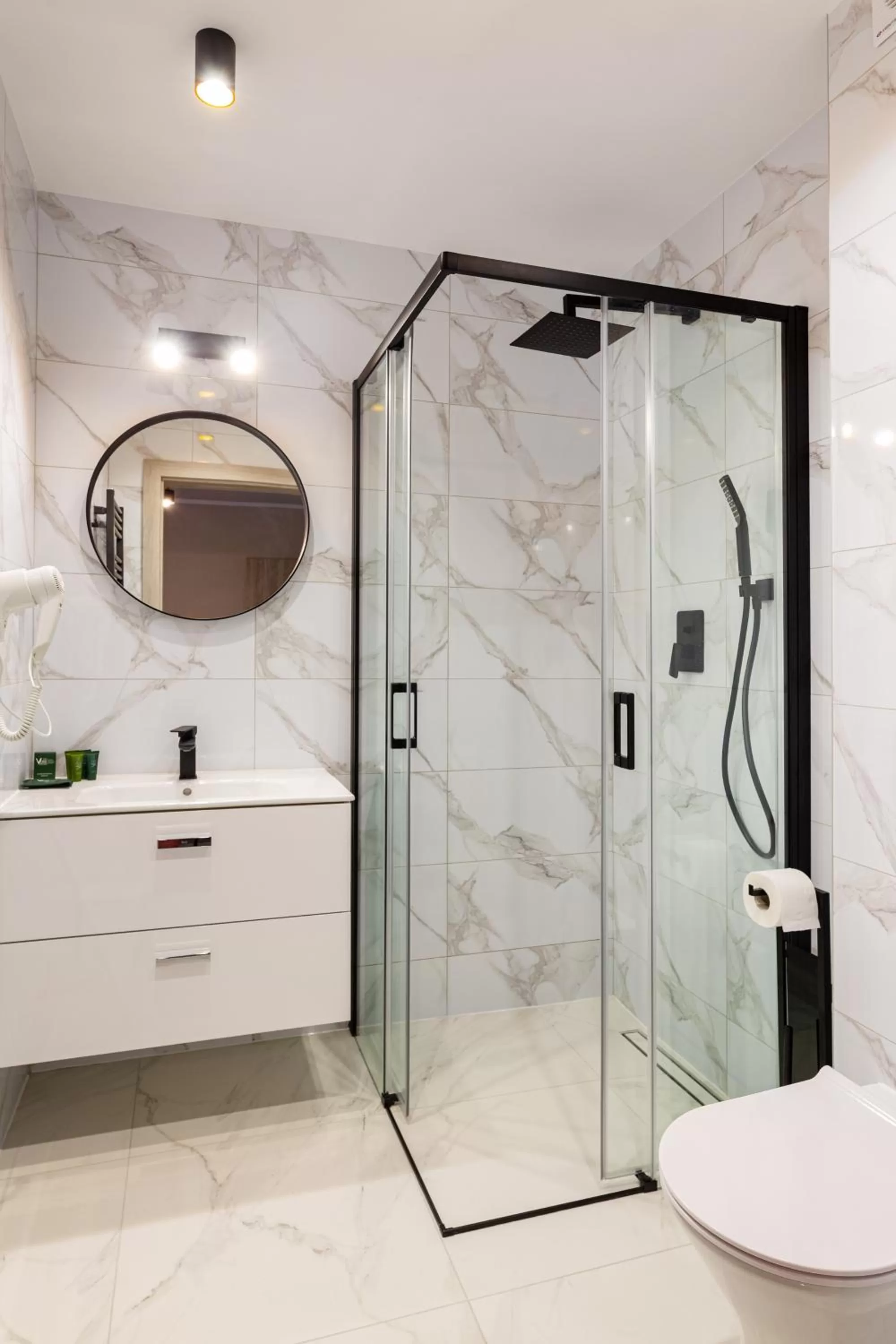 Shower in Apartamenty i pokoje Montana