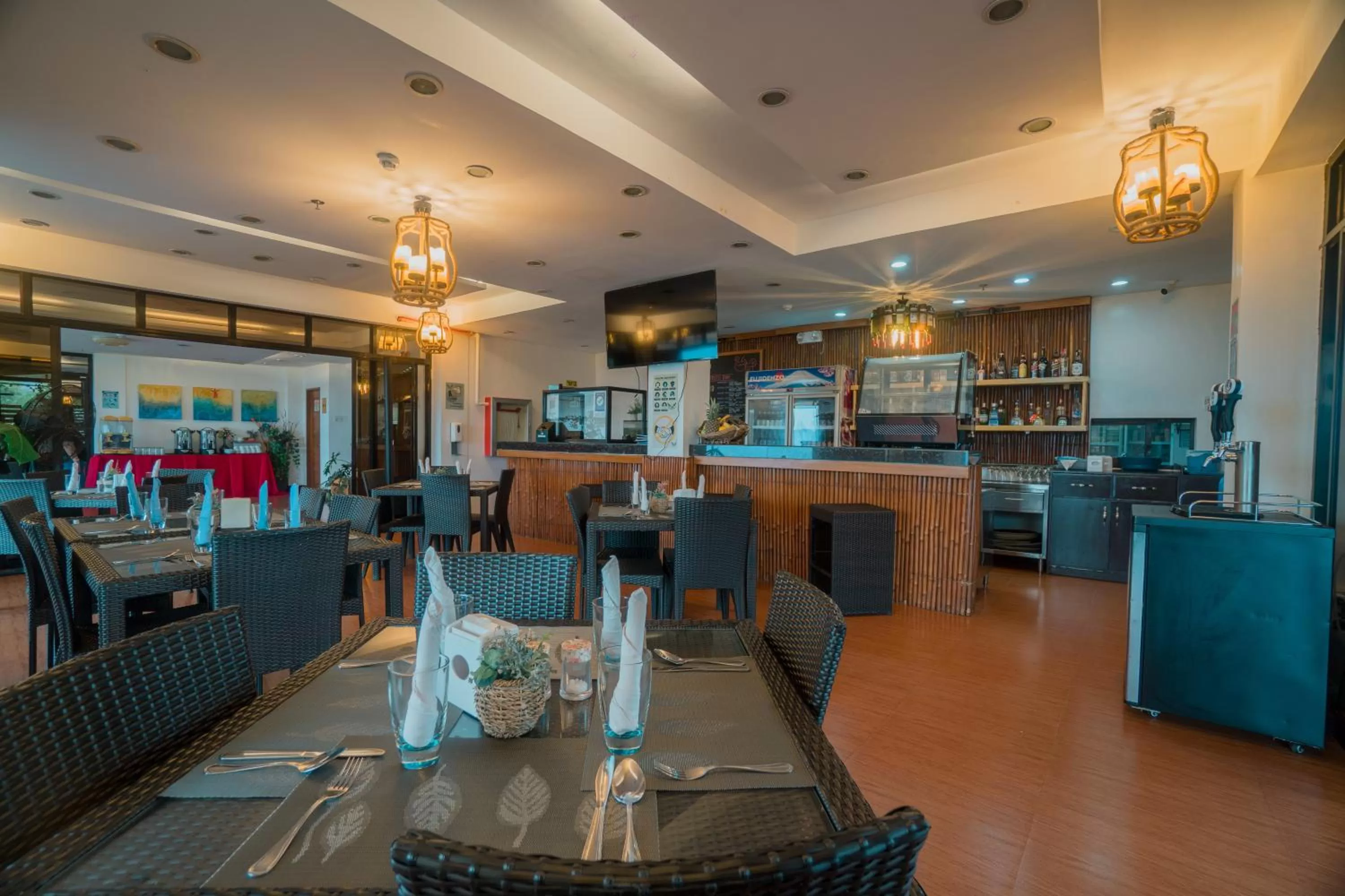 Restaurant/places to eat in Skylodge Resort