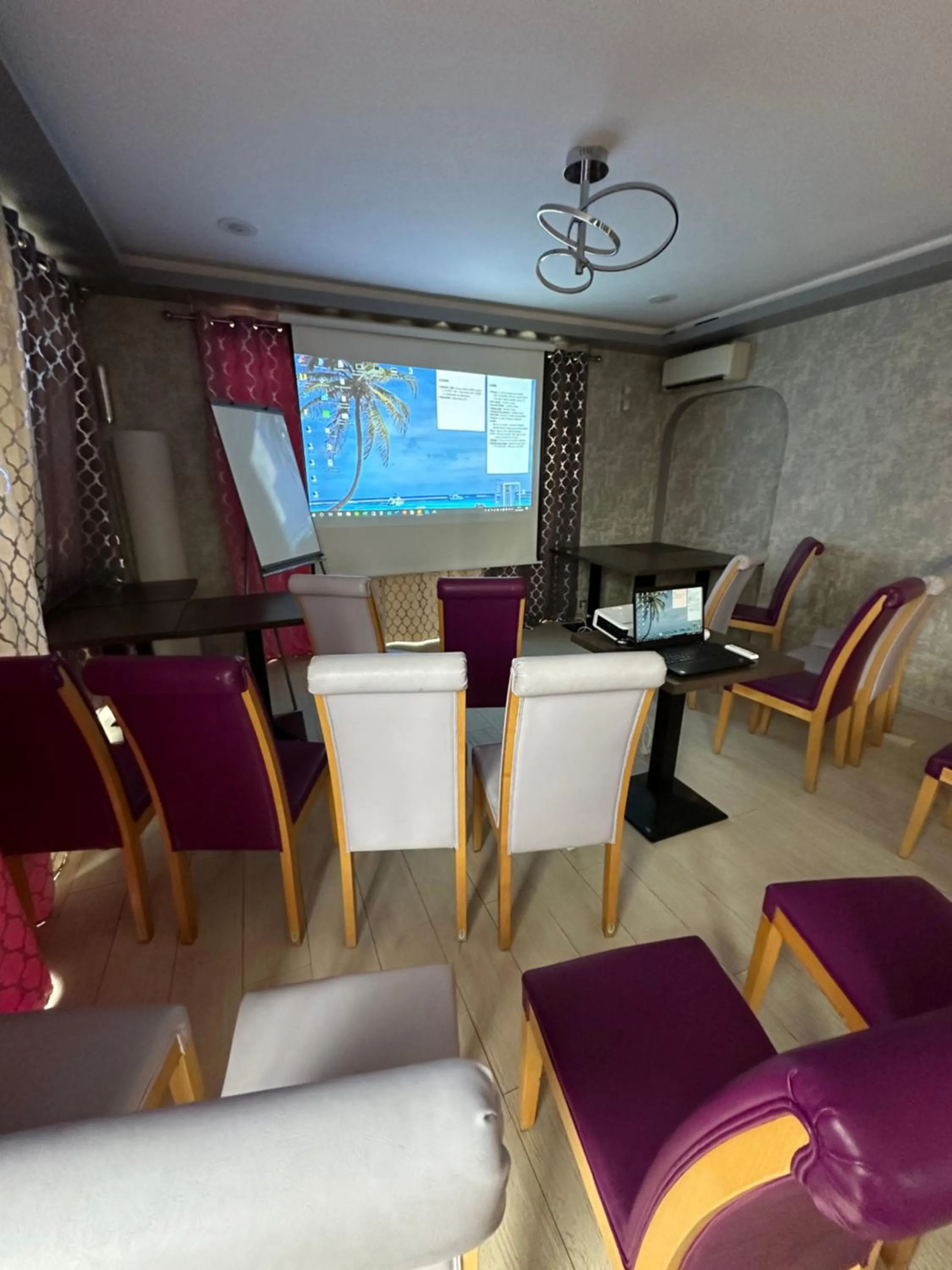 Property building in Comfort Hotel Orléans Olivet