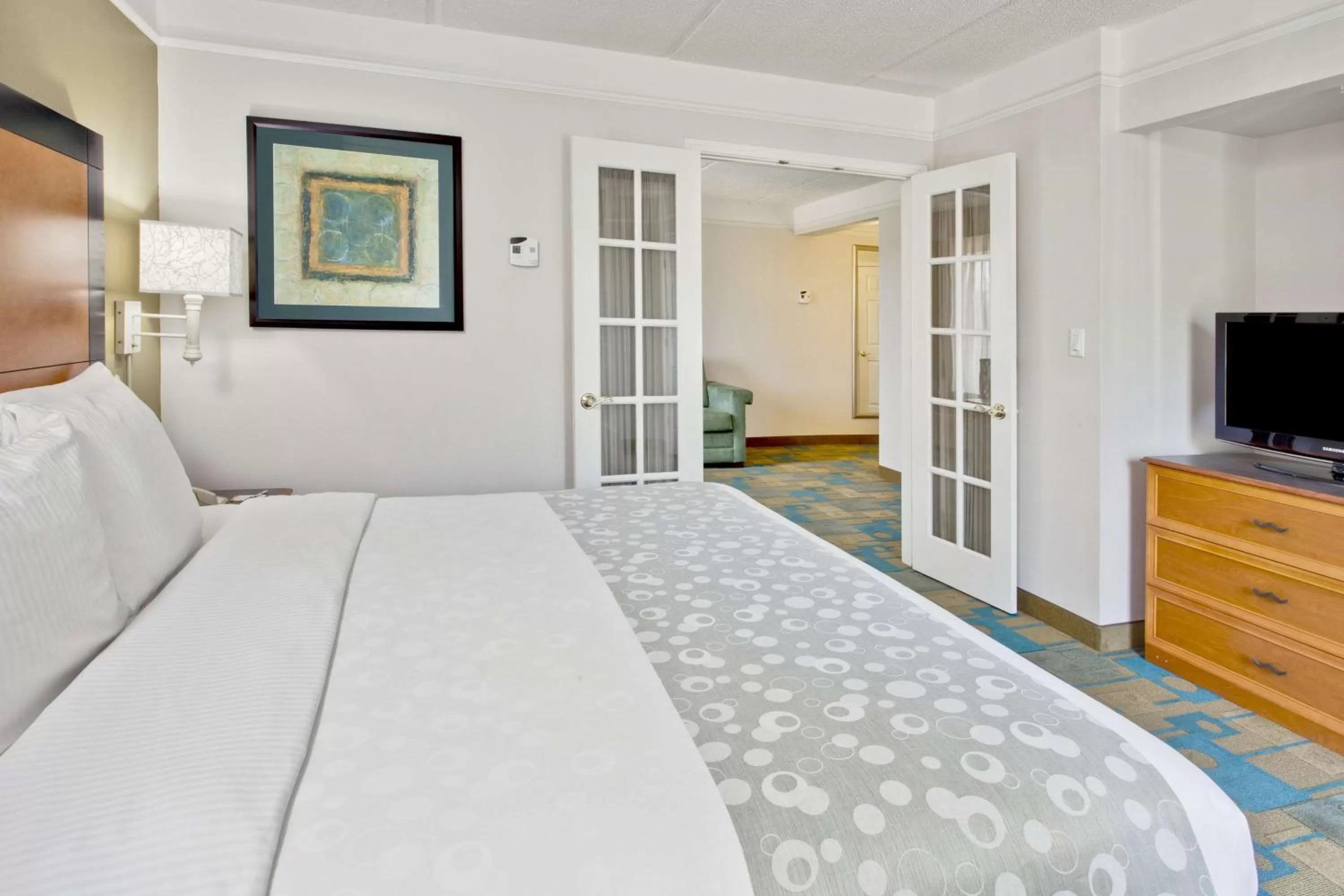 Photo of the whole room, Bed in La Quinta by Wyndham Ft. Lauderdale Airport