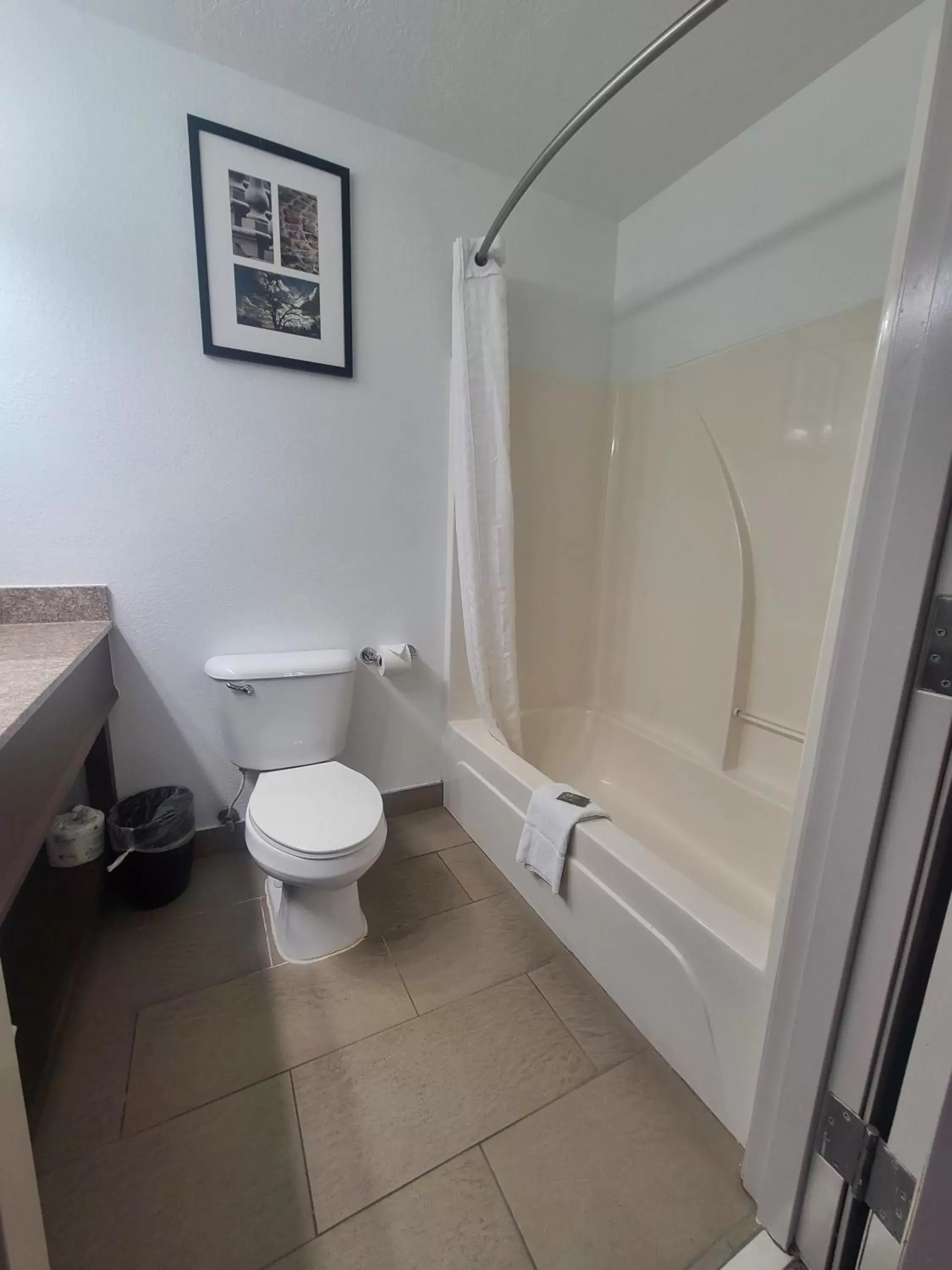 King Room - Non-Smoking in Country Inn & Suites by Radisson, Paducah, KY King Room - Non-Smoking in Country Inn & Suites by Radisson, Paducah, KY