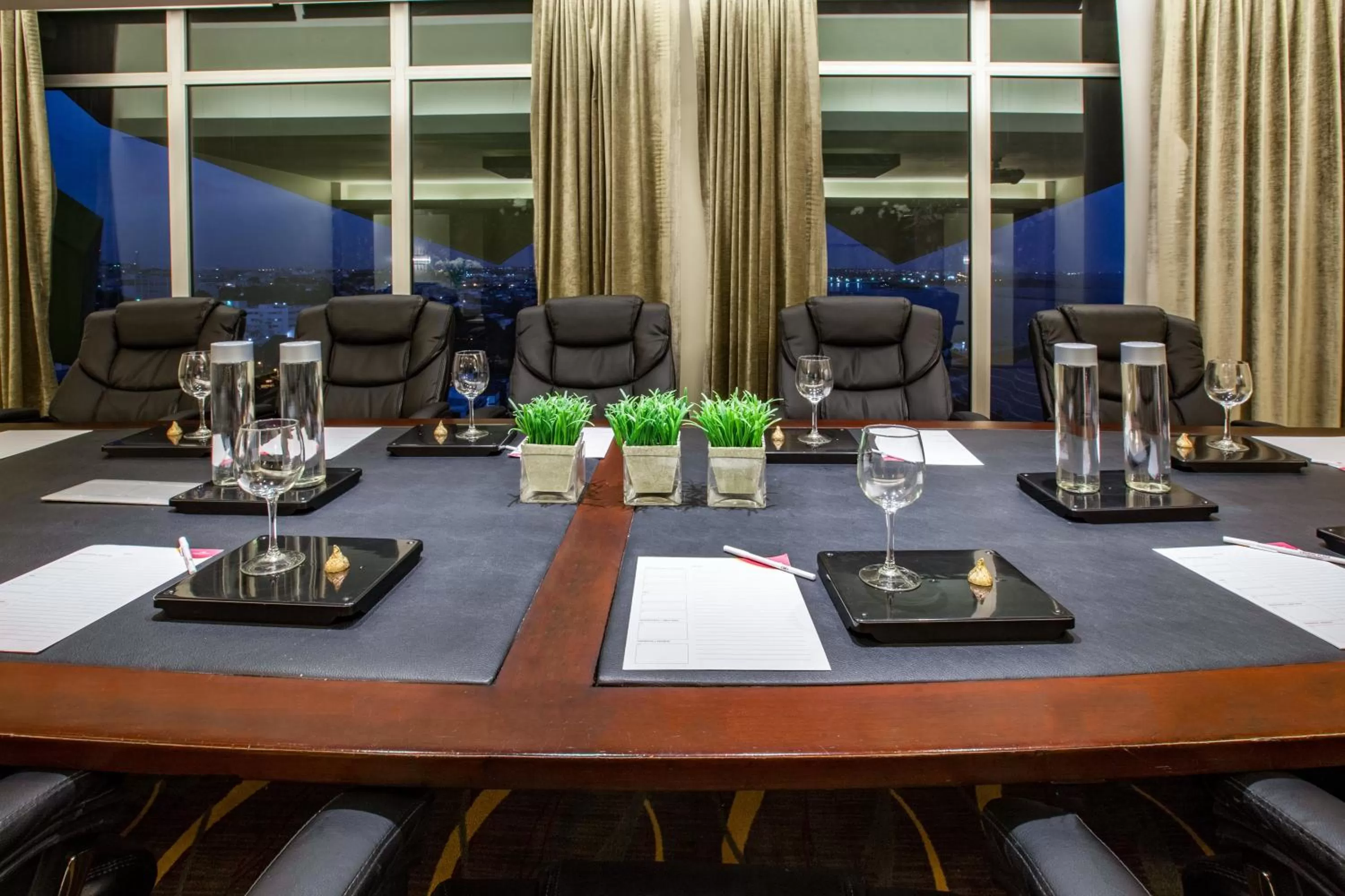 Meeting/conference room in Crowne Plaza Santo Domingo by IHG