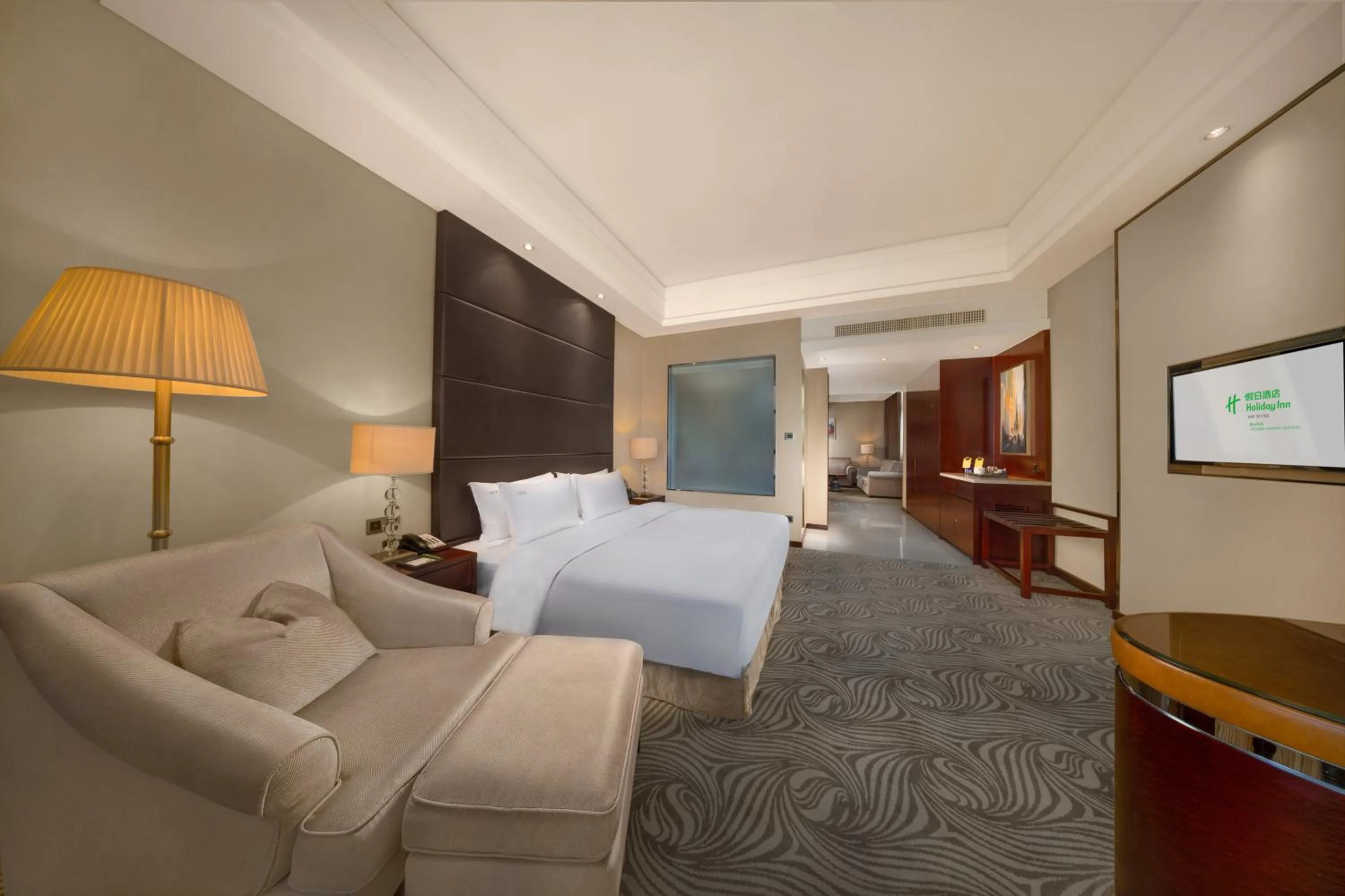 Photo of the whole room, Bed in Holiday Inn Foshan Nanhai Central by IHG