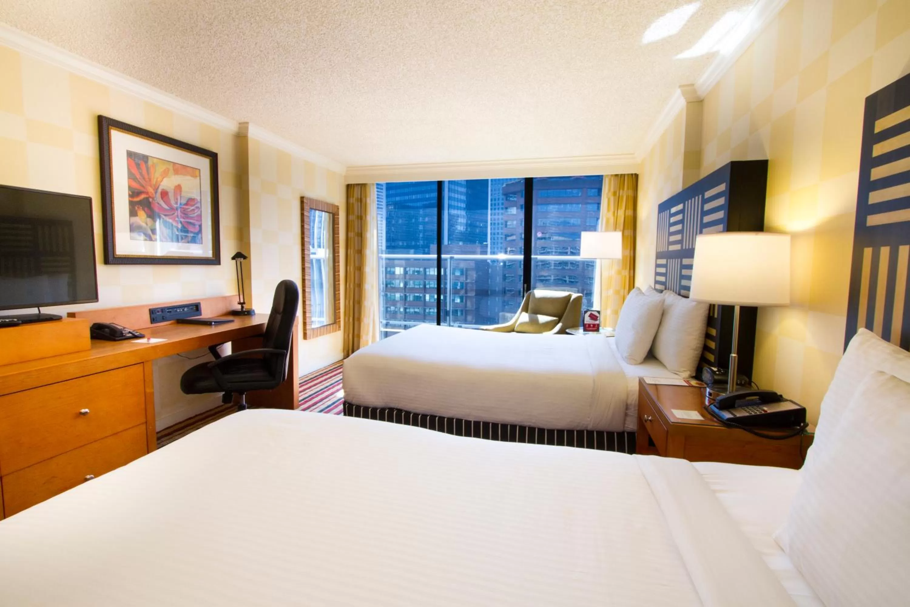 Photo of the whole room, Bed in Pinnacle Hotel Harbourfront