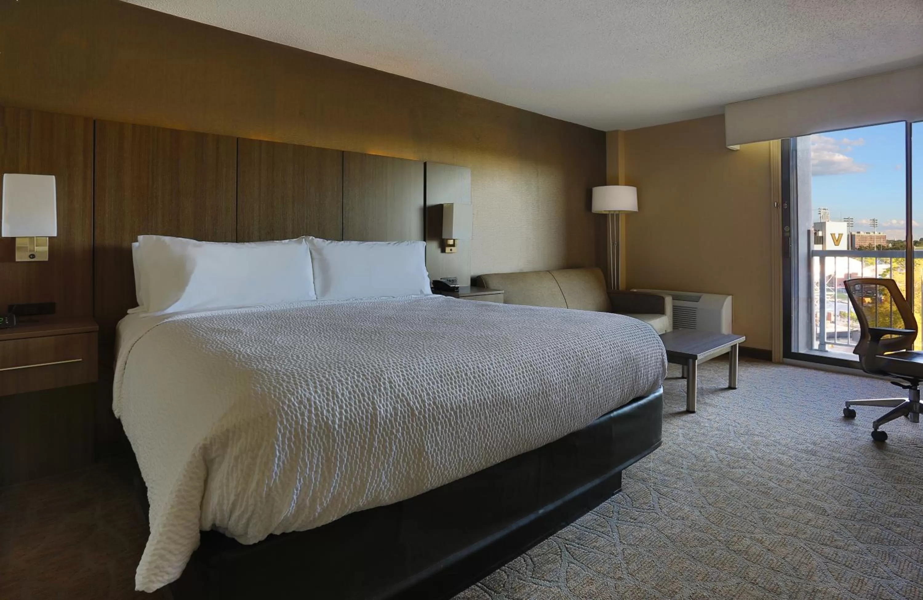 Bedroom, Bed in Holiday Inn Nashville - Vanderbilt - Dwtn by IHG