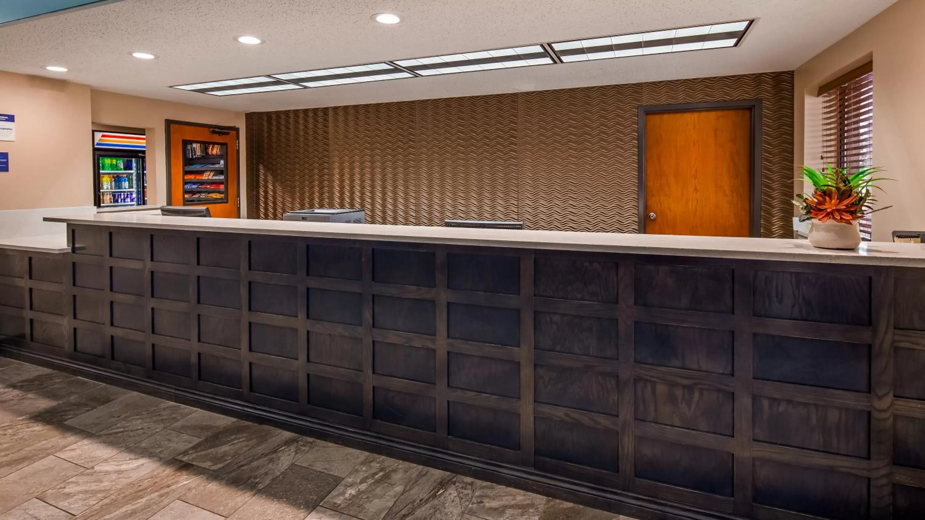 Lobby or reception in Best Western Warren Hotel