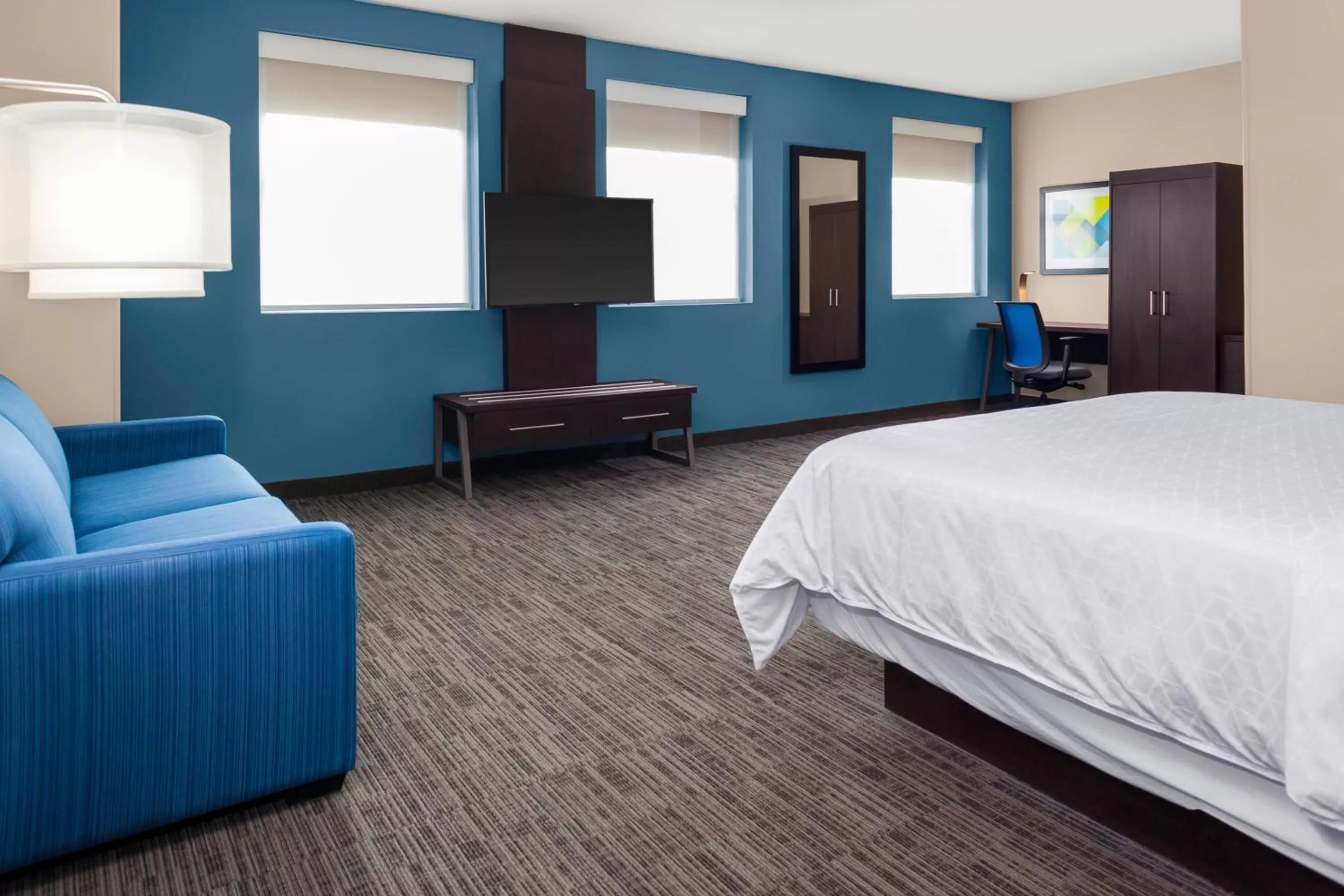 King Room - Mobility Access/Roll in Shower - Non-Smoking in Holiday Inn Express - Kansas City Downtown, an IHG Hotel