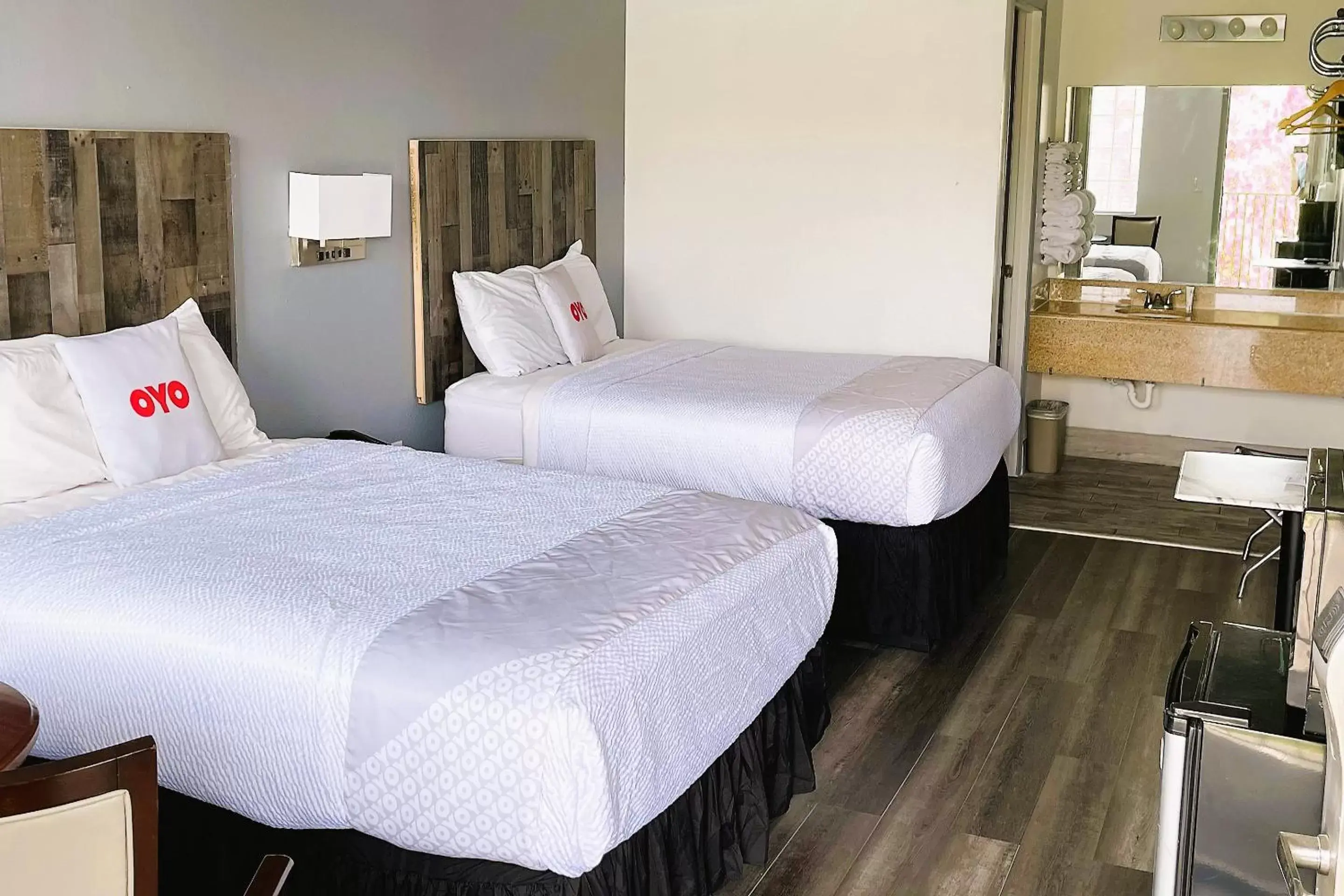 Queen Room with Two Queen Beds - Disability Access in Capital O - Classic Motor Inn Branson Queen Room with Two Queen Beds - Disability Access in Capital O - Classic Motor Inn Branson