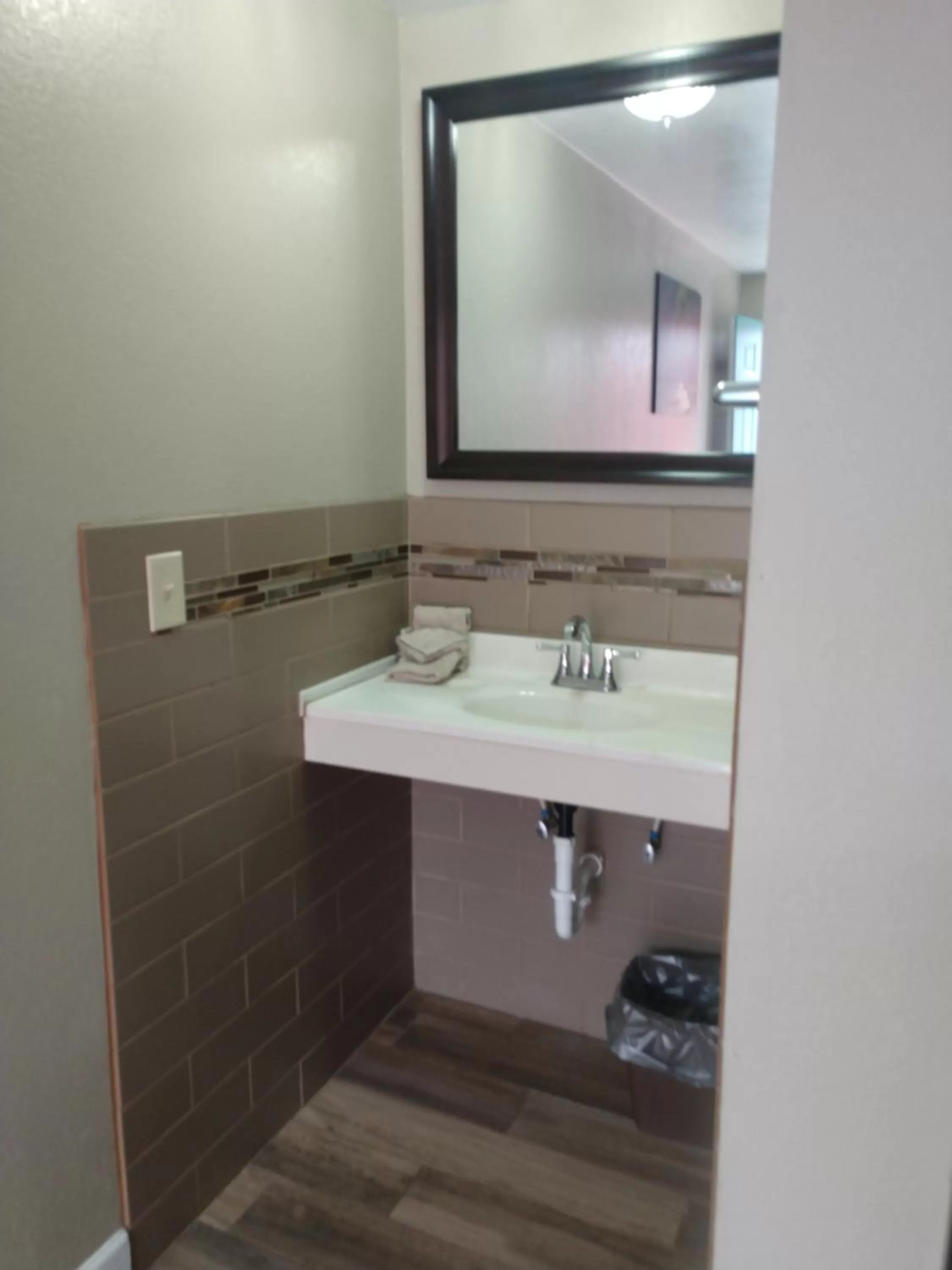 Bathroom in Red Rock Motel and Dam Motel