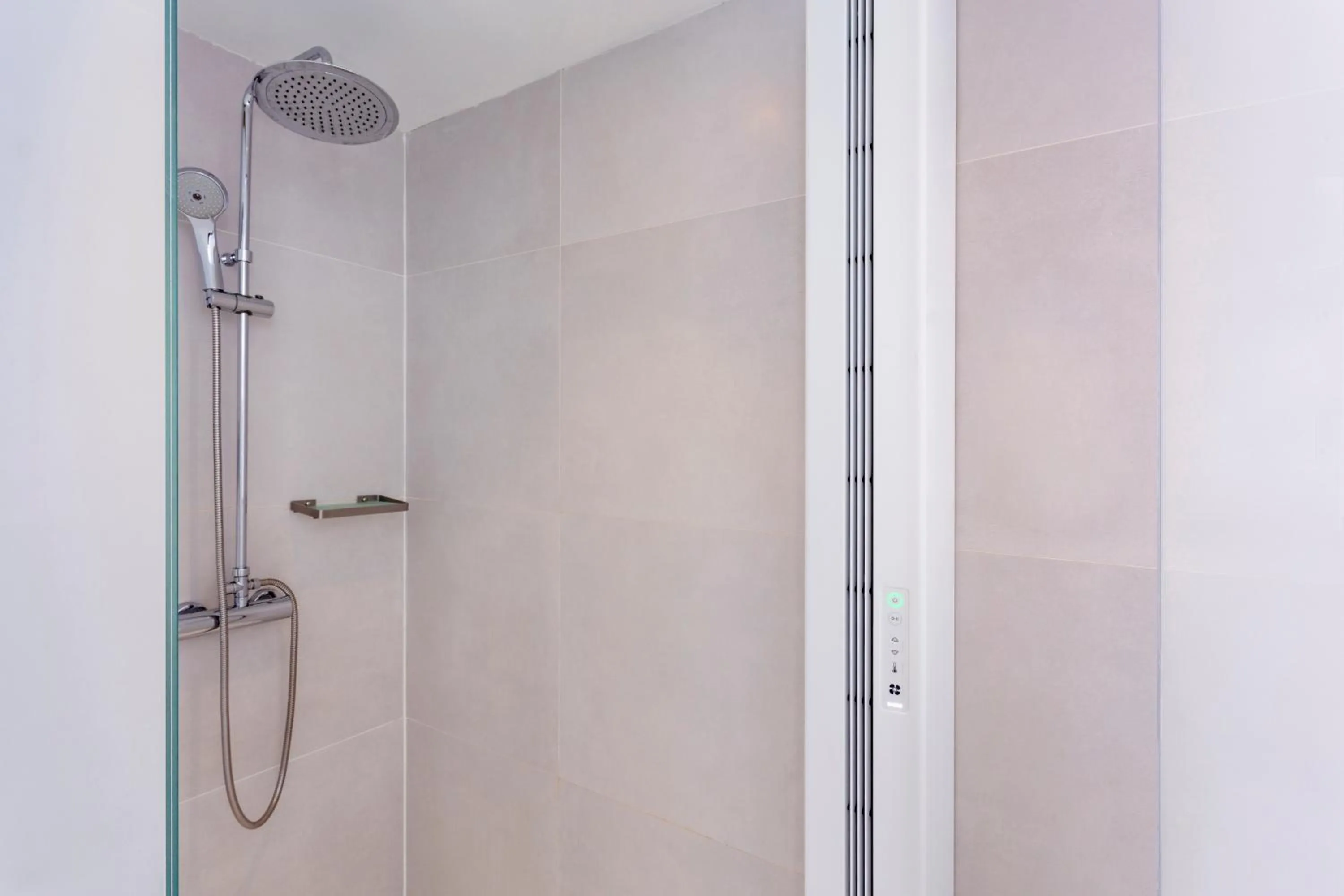 Bathroom in B&B HOTEL Madrid Centro Puerta del Sol