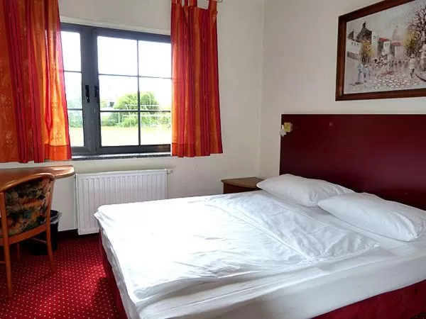 Photo of the whole room, Bed in WEST Hotel an der Sächsischen Weinstrasse