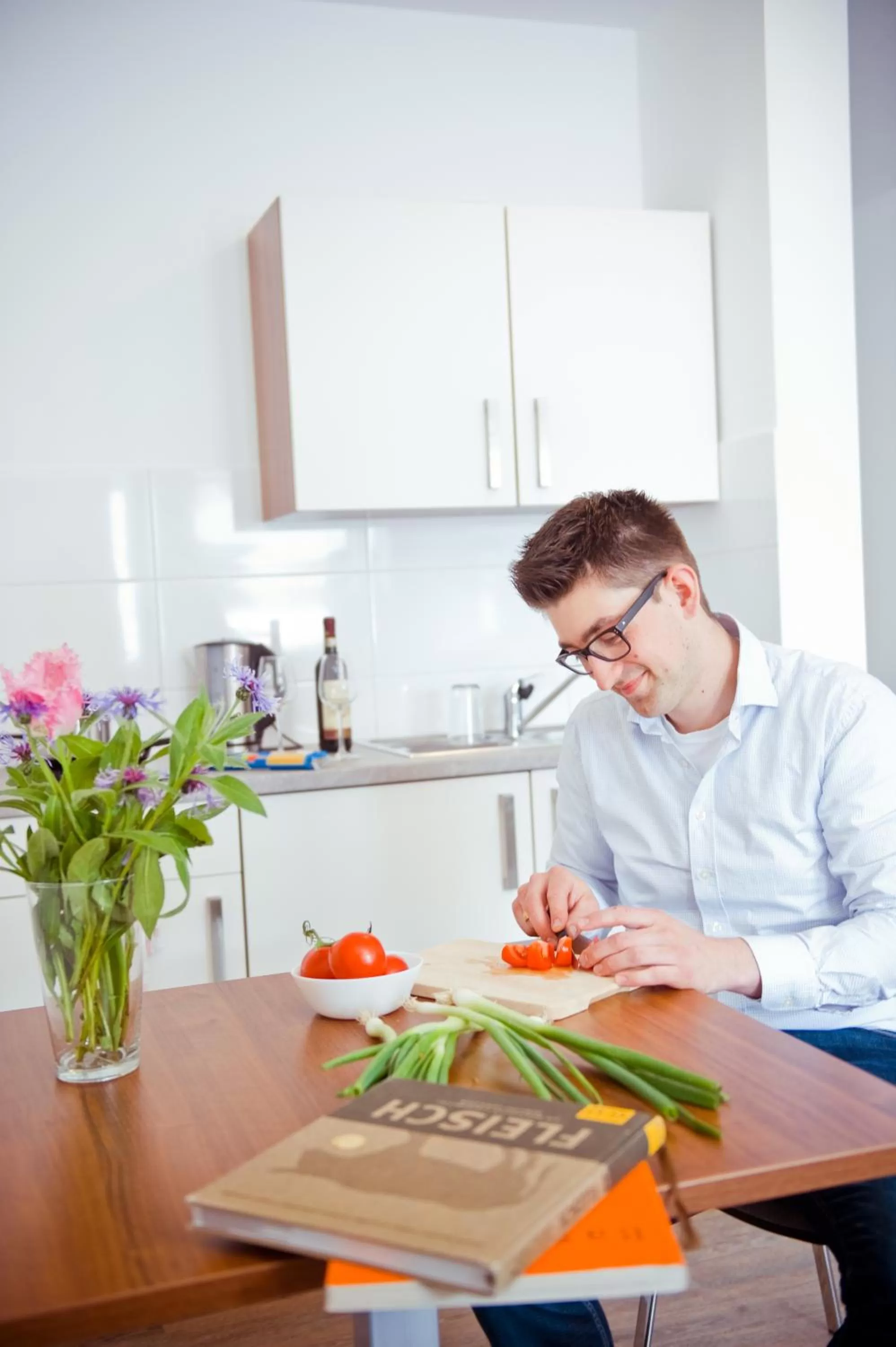Kitchen or kitchenette in greenpartment Boardinghouse Neustadt