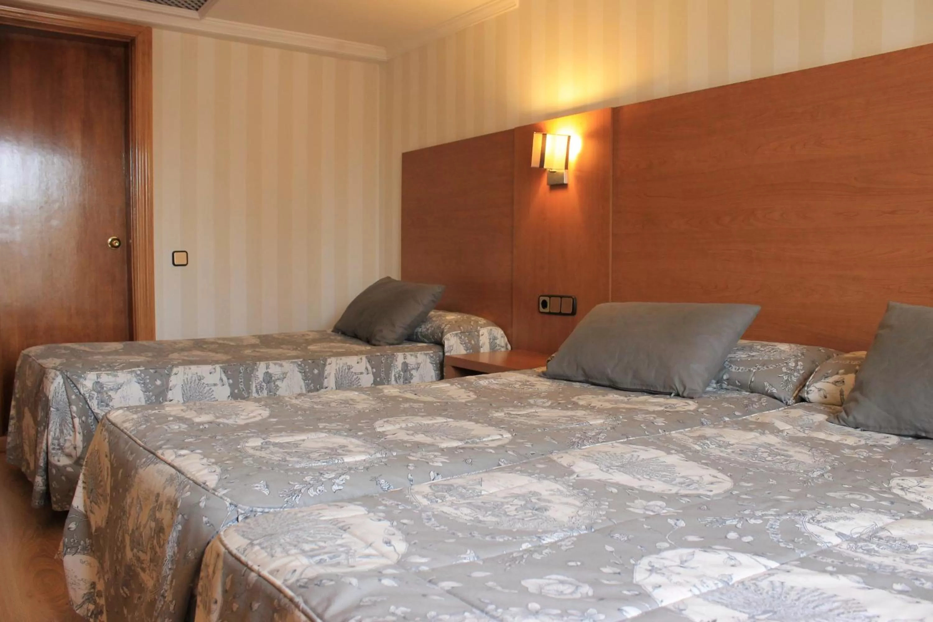 Bedroom, Bed in Ramblas Hotel