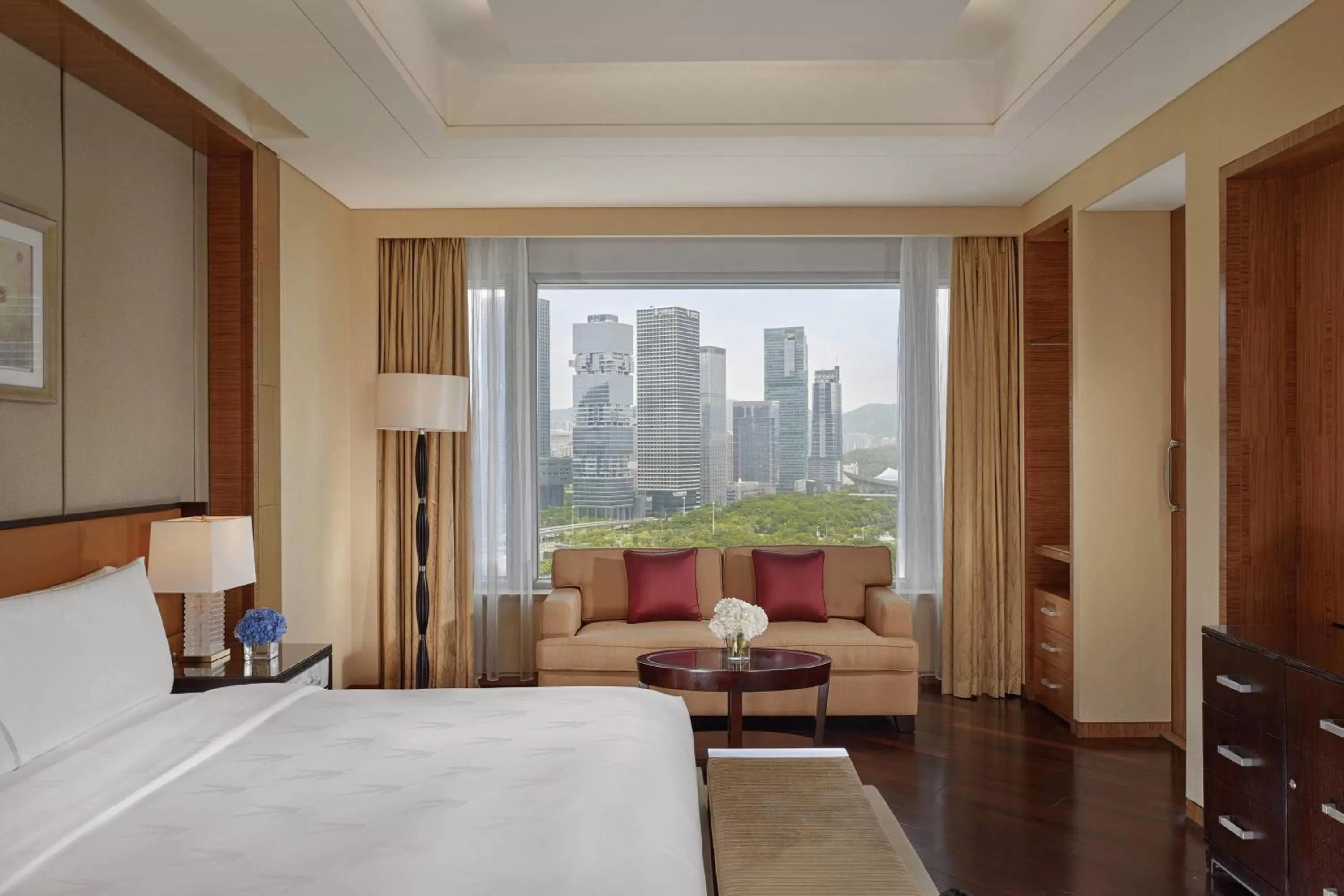 Photo of the whole room, Bed in The Ritz-Carlton, Shenzhen