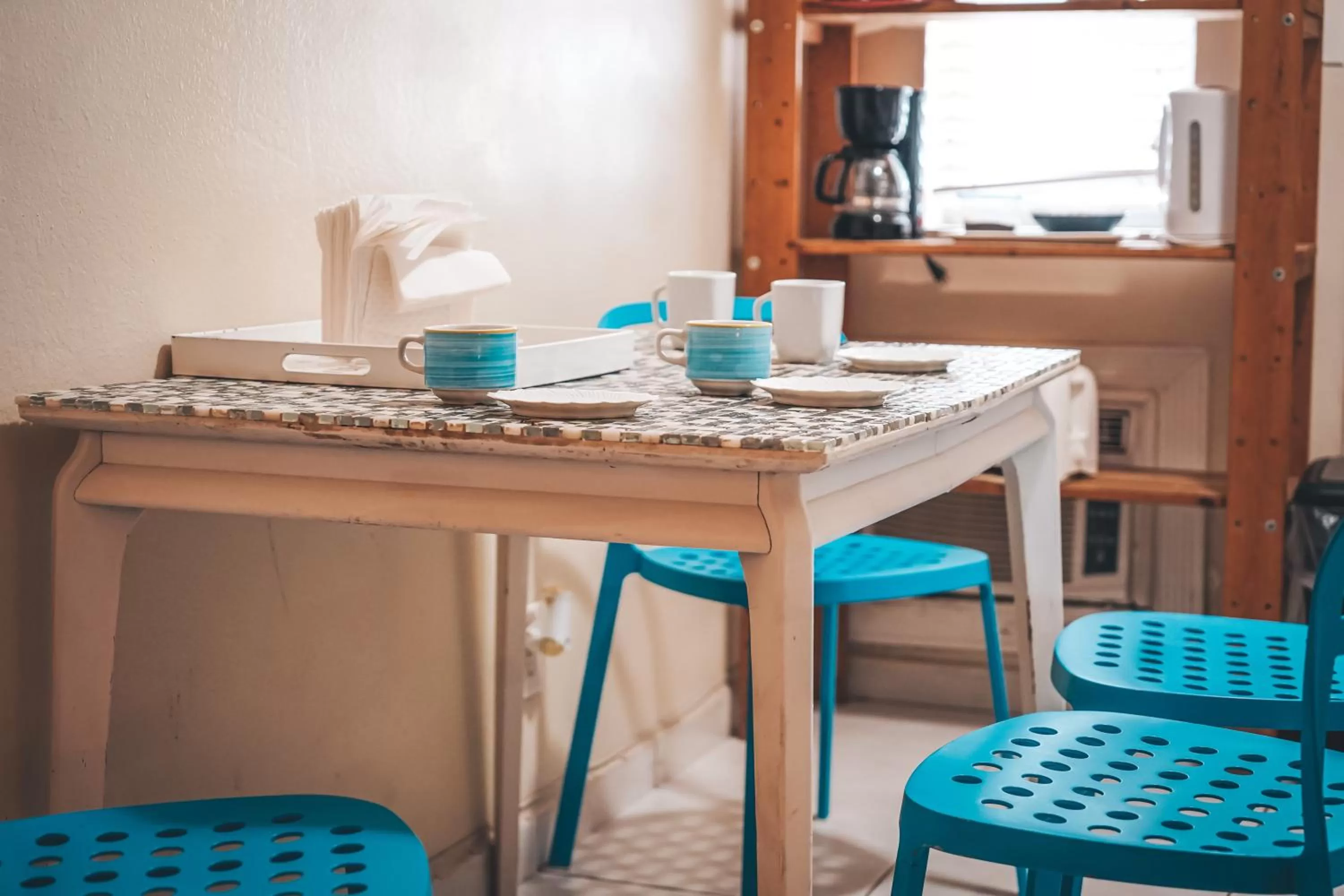 Dining area in Hollywood Light Haven Lodge