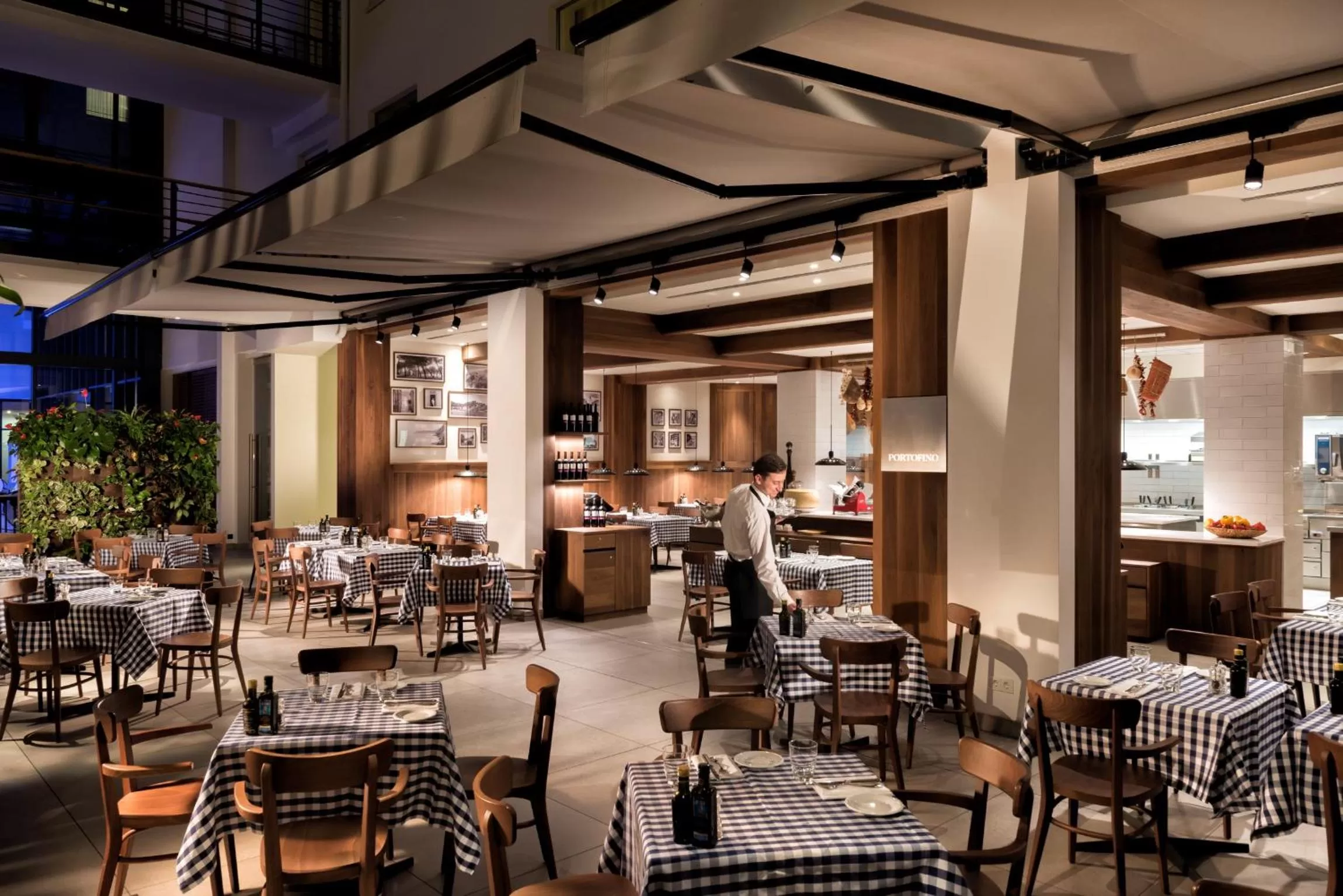 Restaurant/places to eat in Estrel Berlin