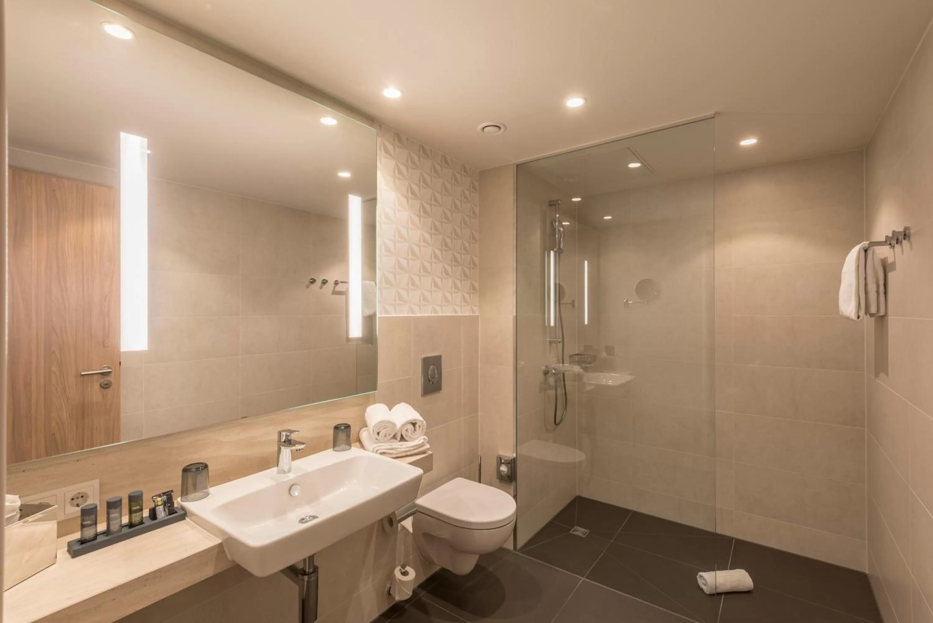 Bathroom in Holiday Inn - Hamburg - Berliner Tor by IHG